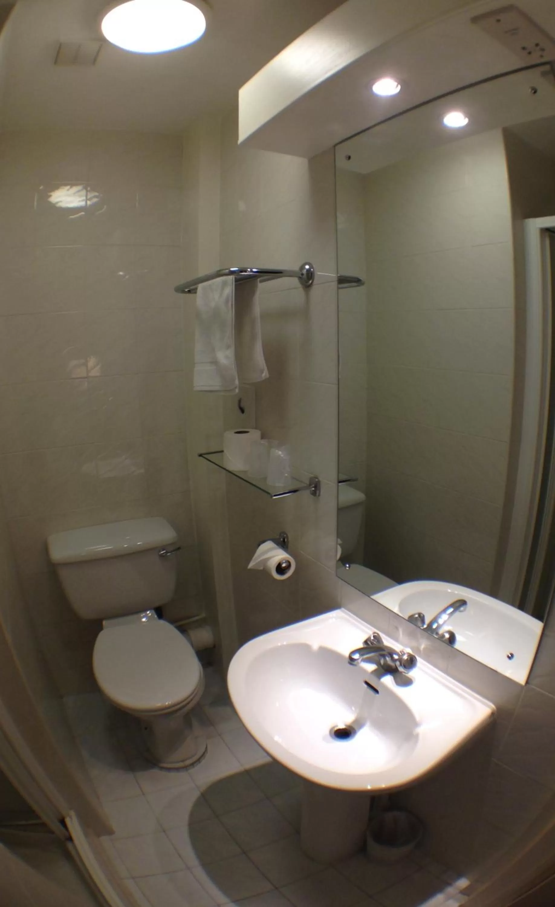 Photo of the whole room in Columbus Hotel