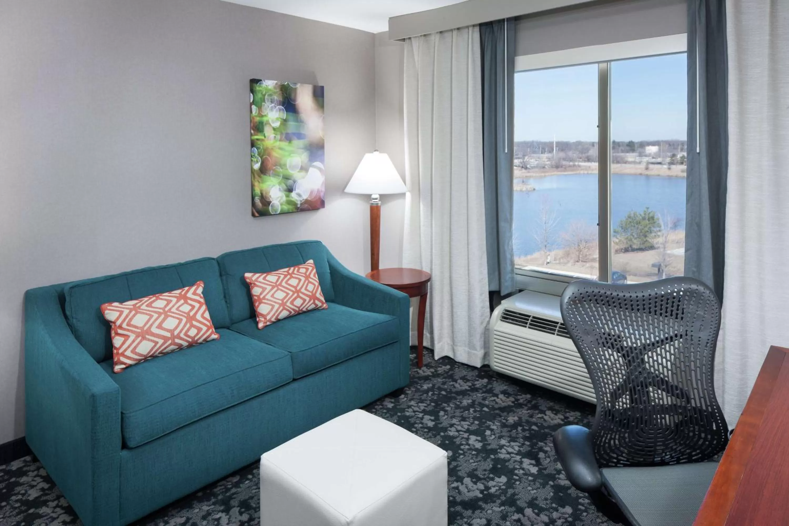 Bedroom in Hilton Garden Inn Naperville/Warrenville