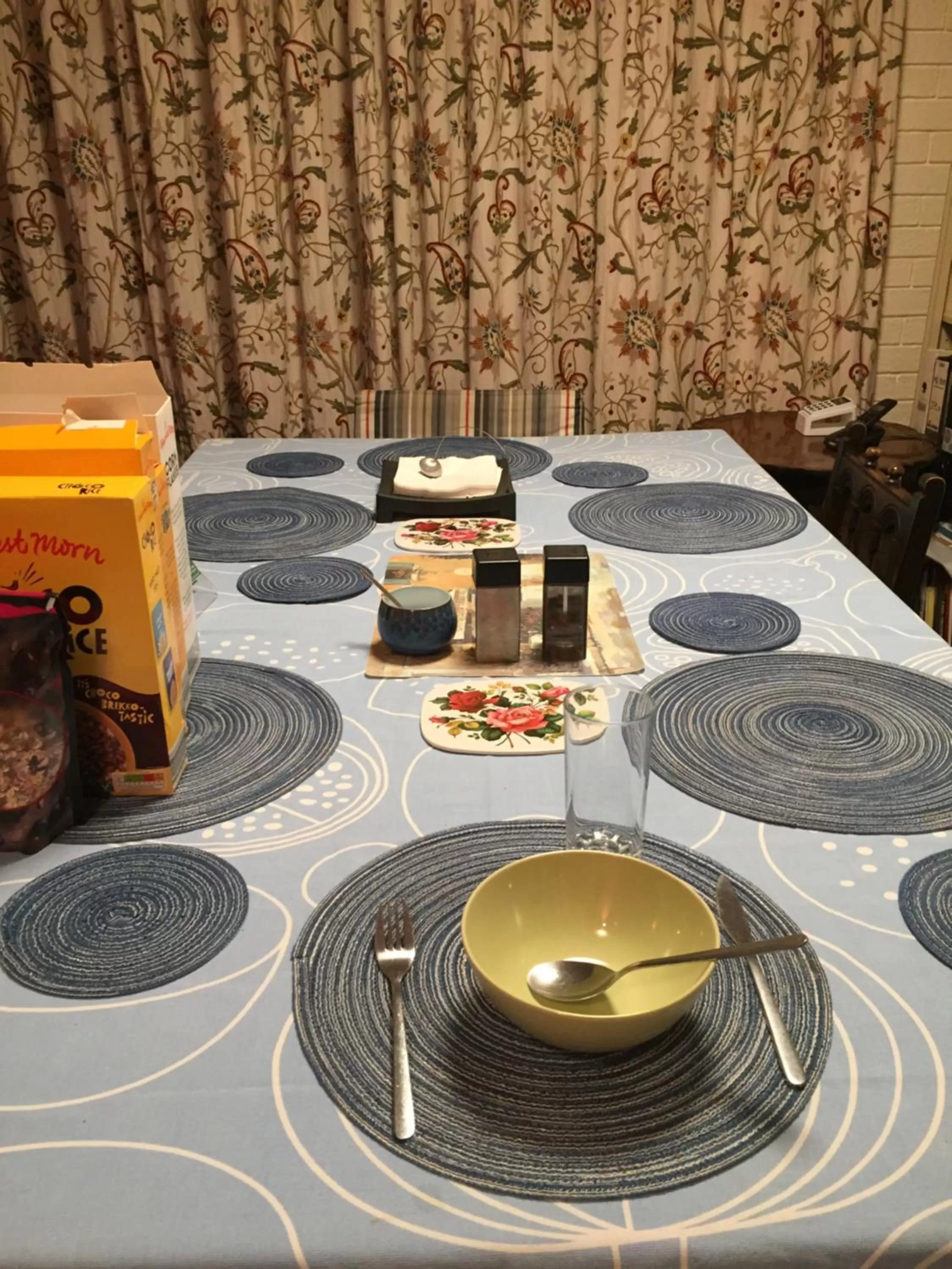 Restaurant/places to eat in Hotel 5 Ravenhurst Drive M6 J7