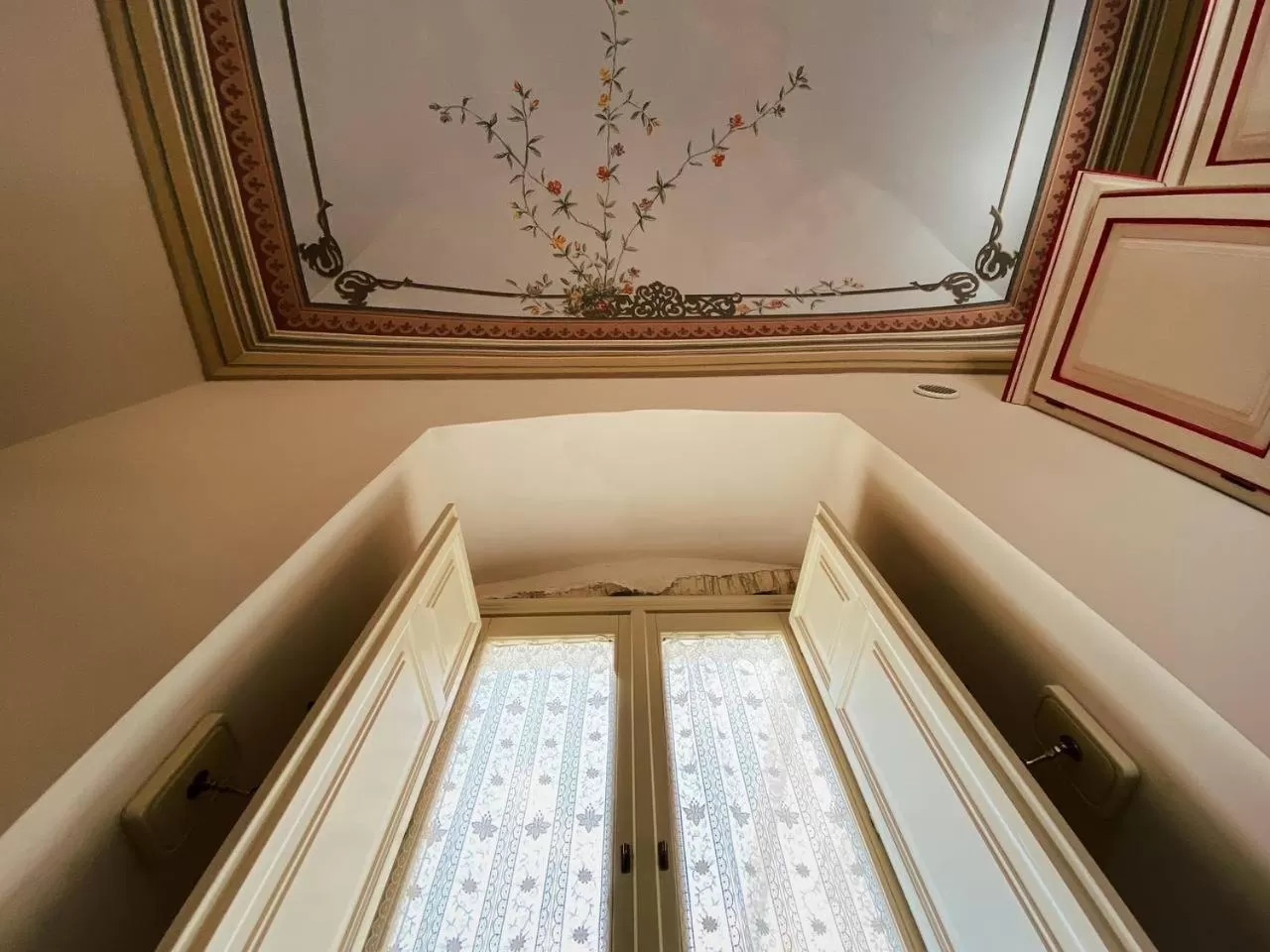 Decorative detail in Palazzo Gambuzza