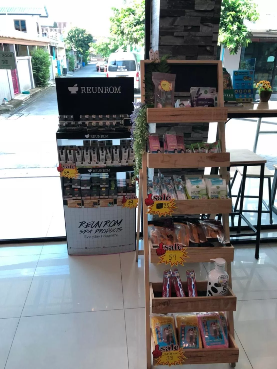 Facade/entrance in Don Muang Hotel