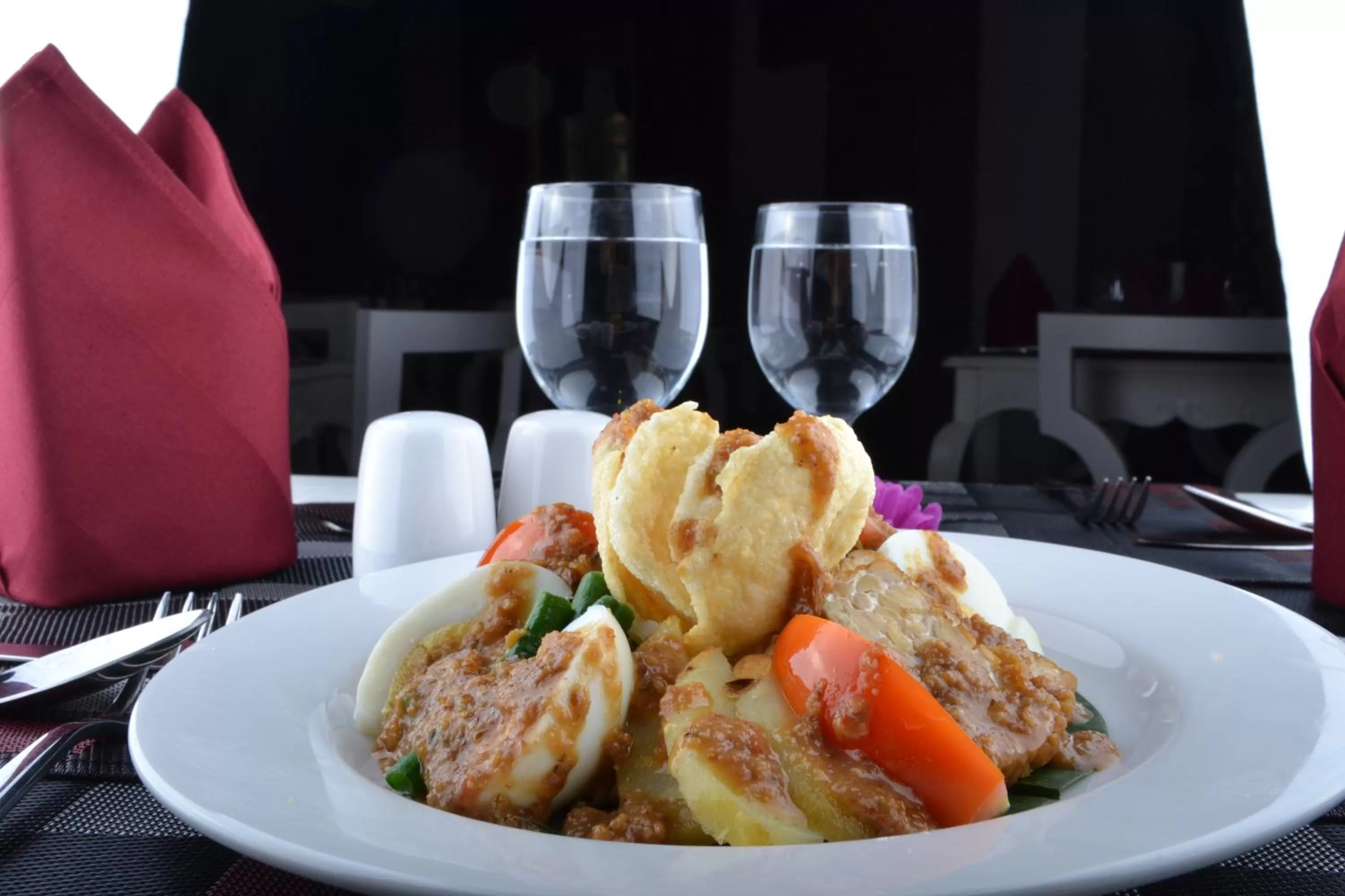 Food in The Cube Hotel Malioboro, Azana Hotels Collection