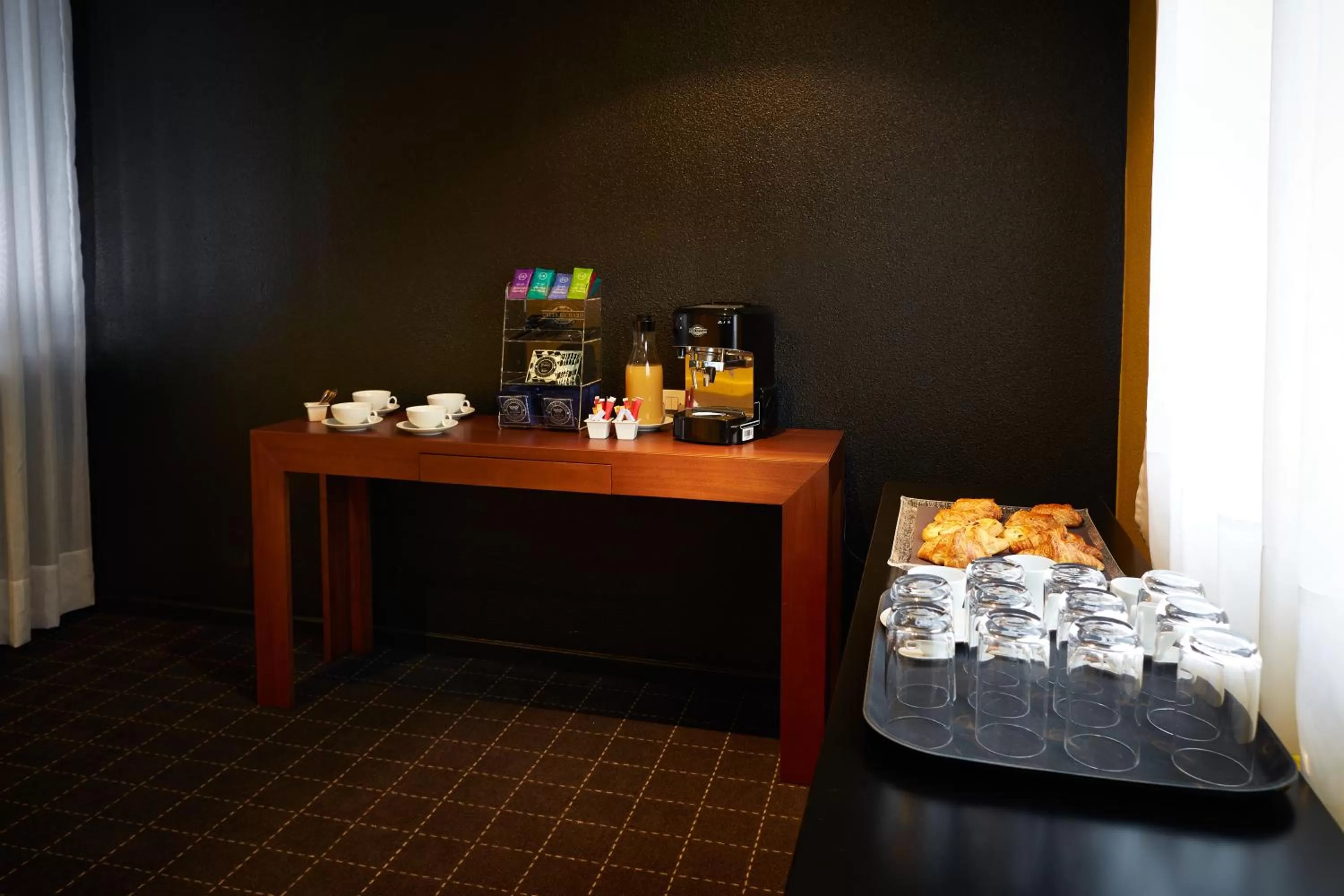 Food and drinks in Atrium Hôtel Valence Ville