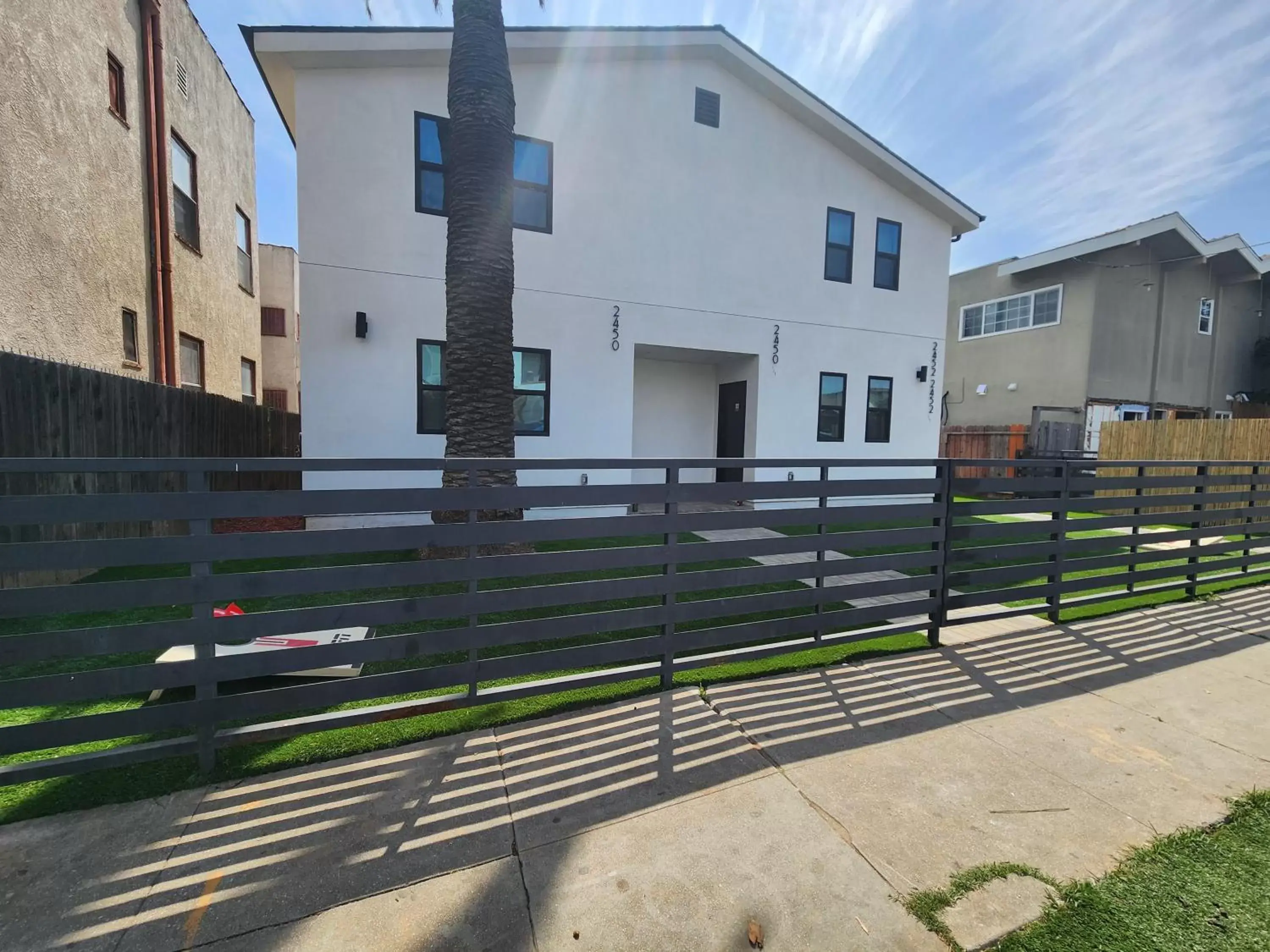 Property Building in R&R Suites Property Building in R&R Suites