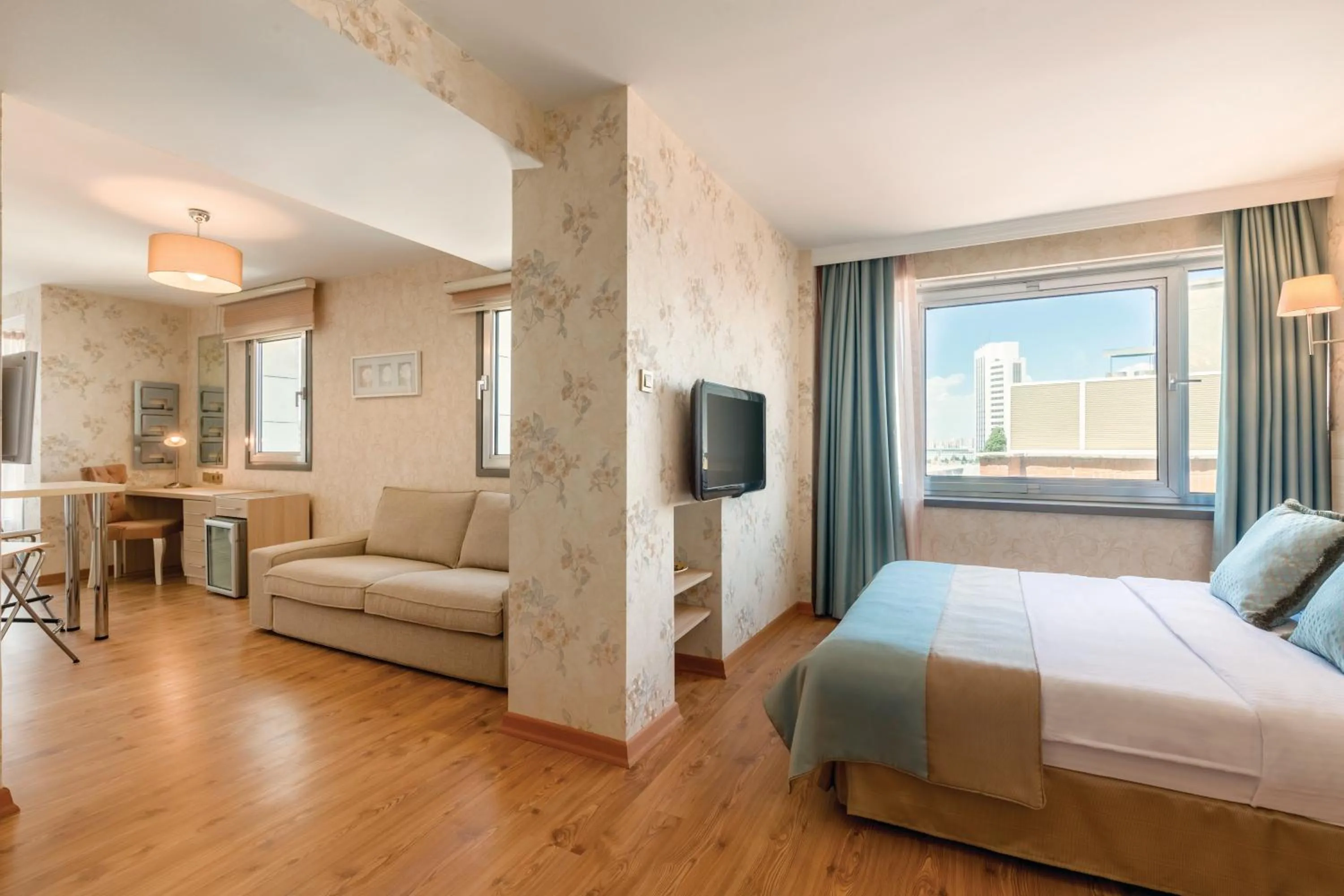 Living room, Bed in Ramada by Wyndham Ankara