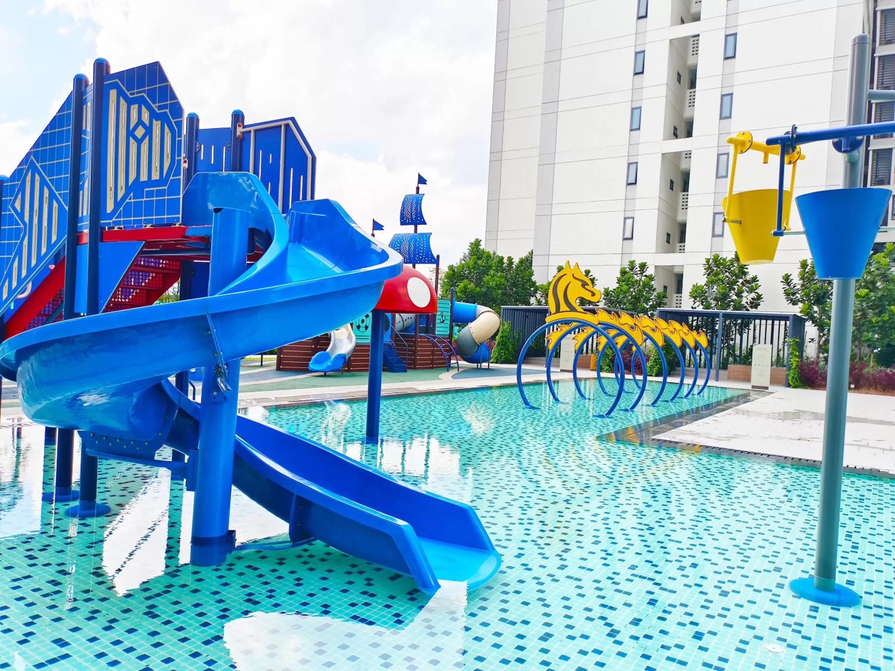 Swimming pool, Children's Play Area in Horizon Suites by CH Homes , Sepang near by KLIA - KLIA 2