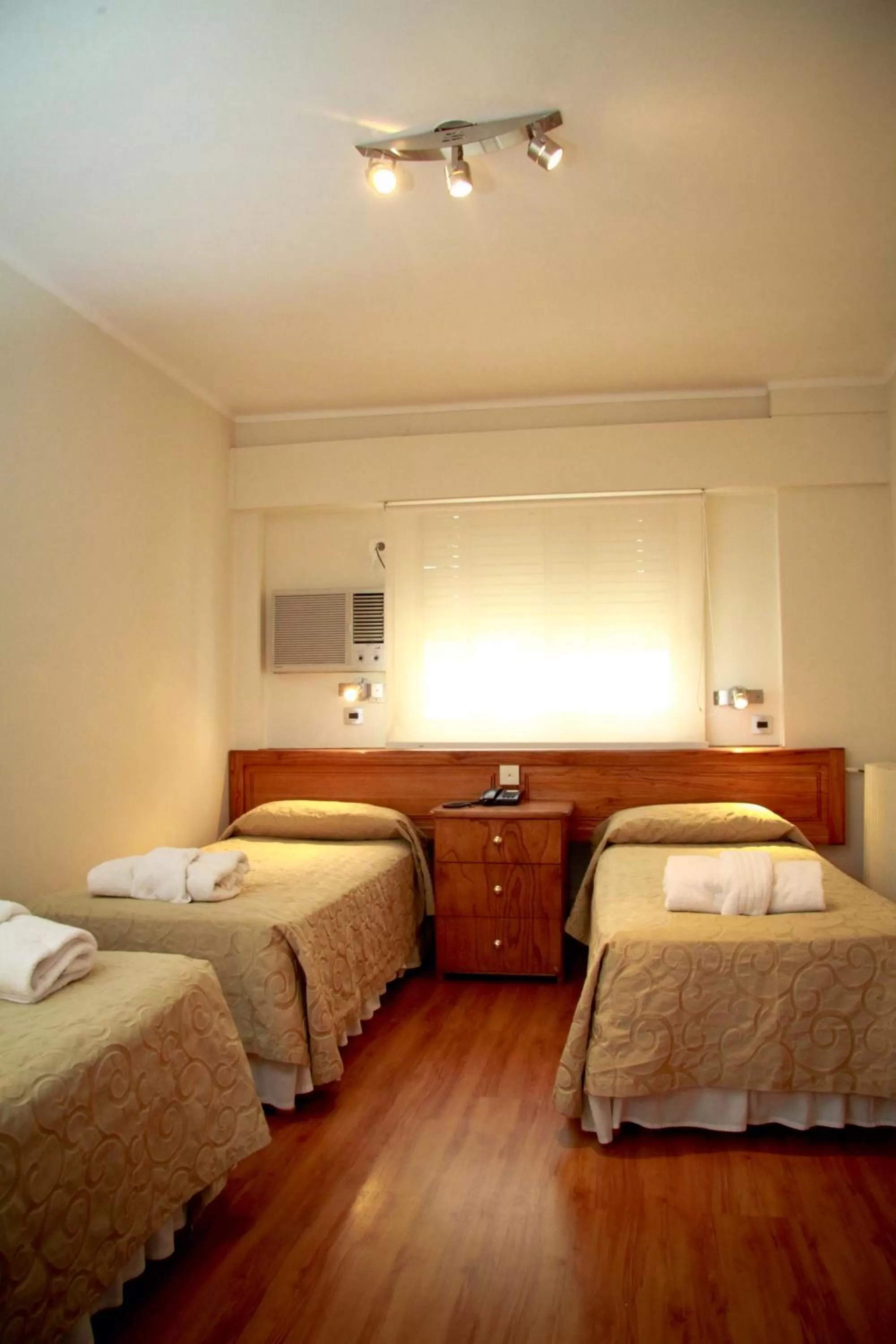 Photo of the whole room, Bed in Kalton