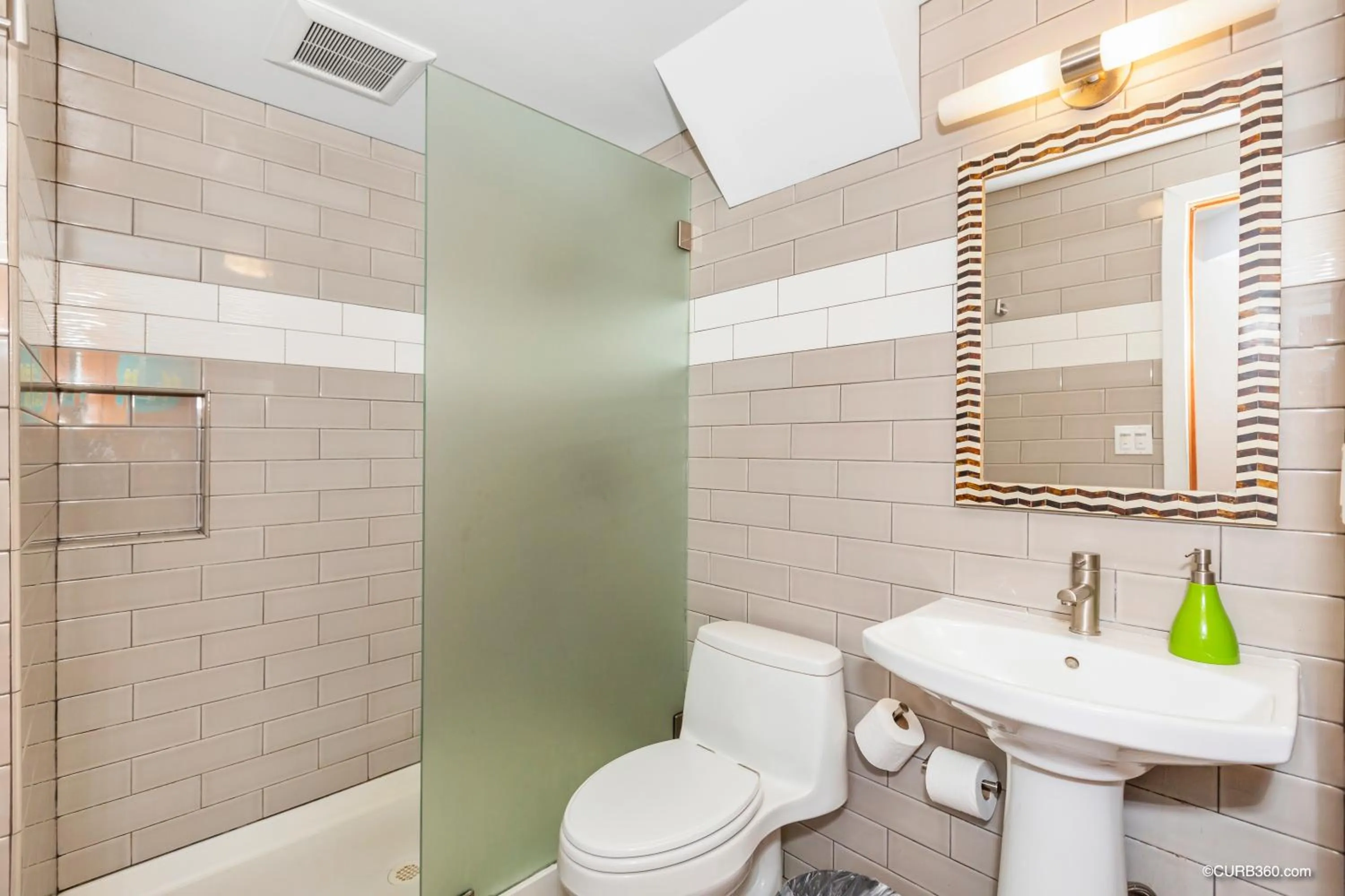 Bathroom in Samesun Ocean Beach Hotel & Hostel