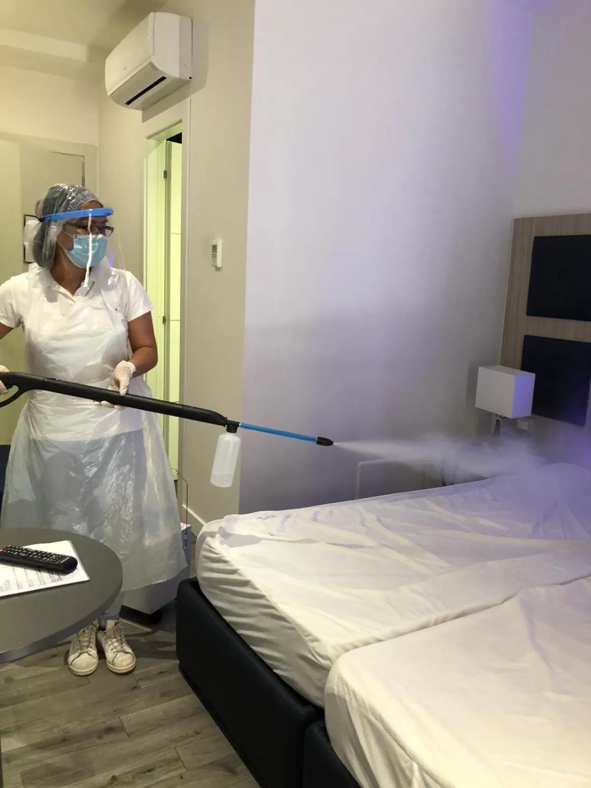 Staff, Bed in Vatican Relais Rome Suite