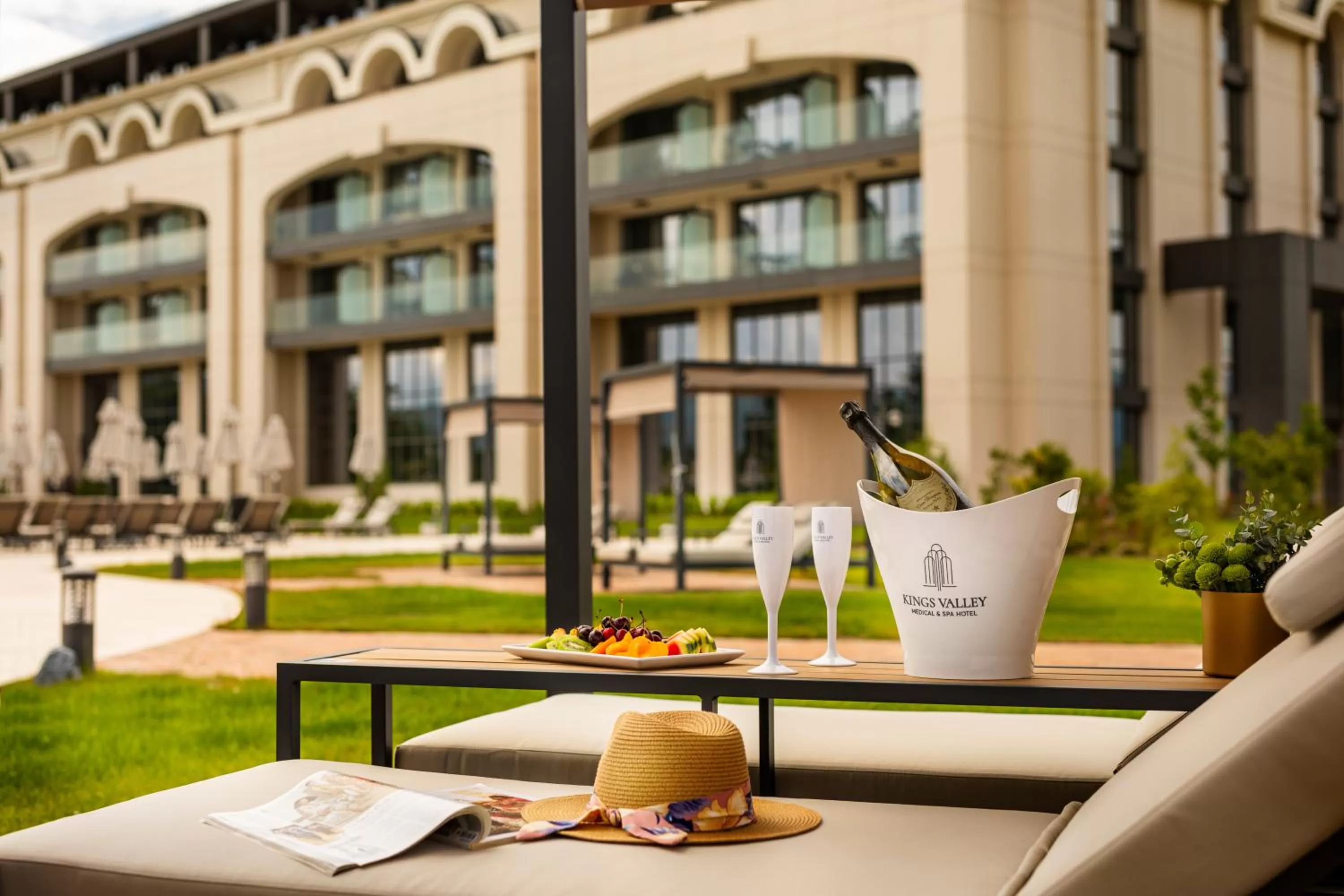 Swimming pool in Kings' Valley Medical & Spa Hotel