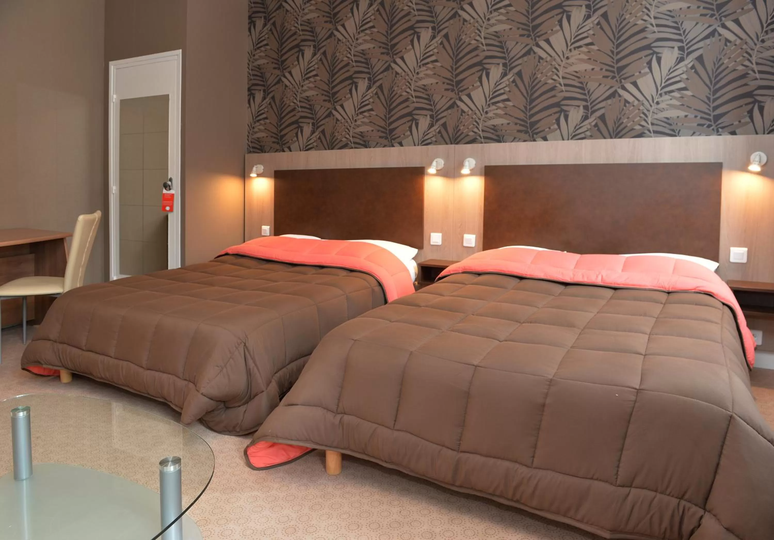 Photo of the whole room, Bed in Hôtel La Croix Blanche