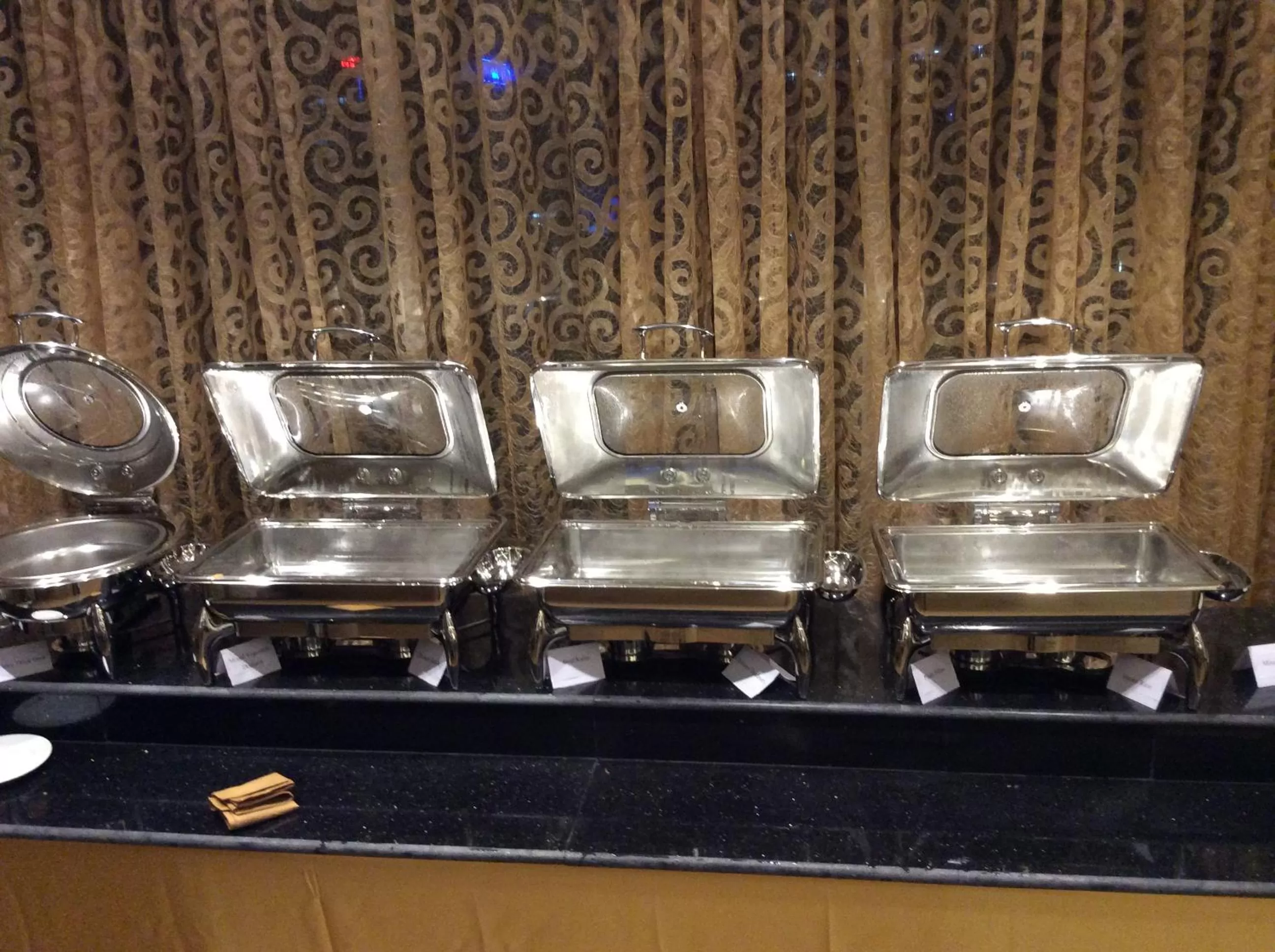 Restaurant/places to eat in Marino Royal Hotel