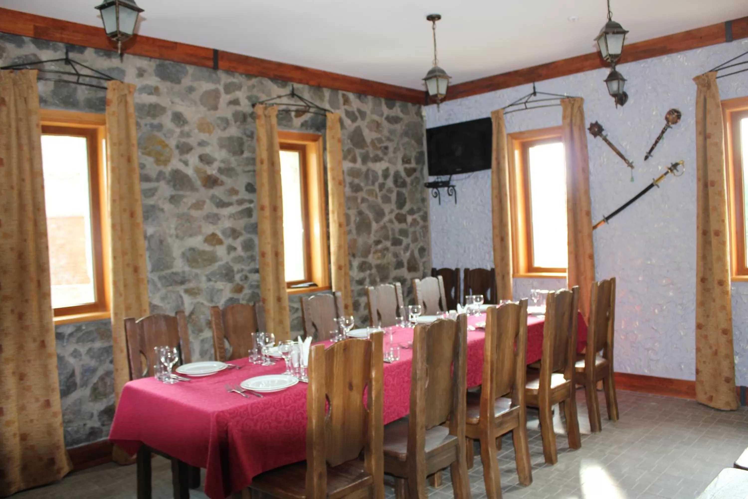 Restaurant/Places to Eat in Stara Vezha Hotel