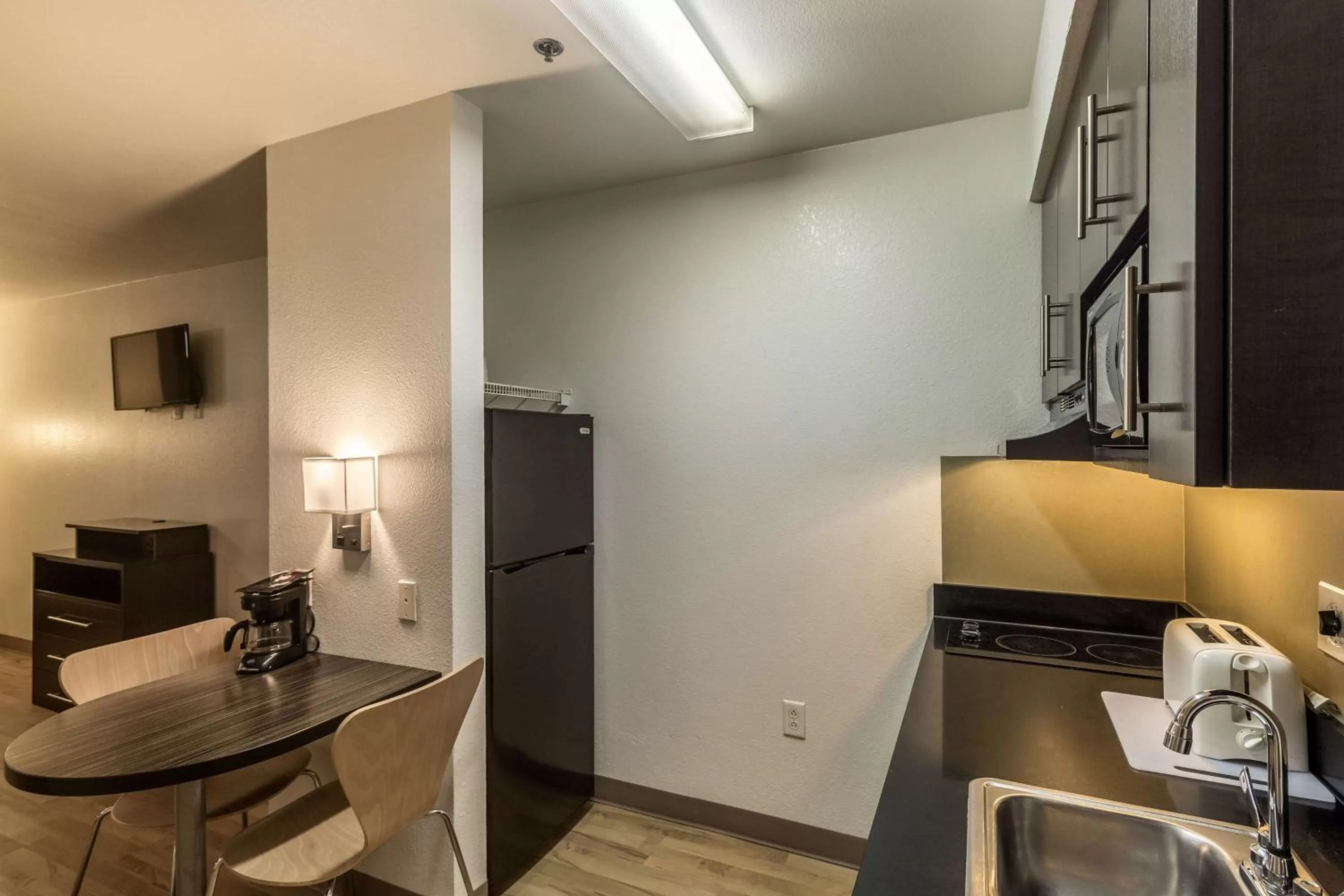 Photo of the whole room in Studio 6-Mcallen, TX