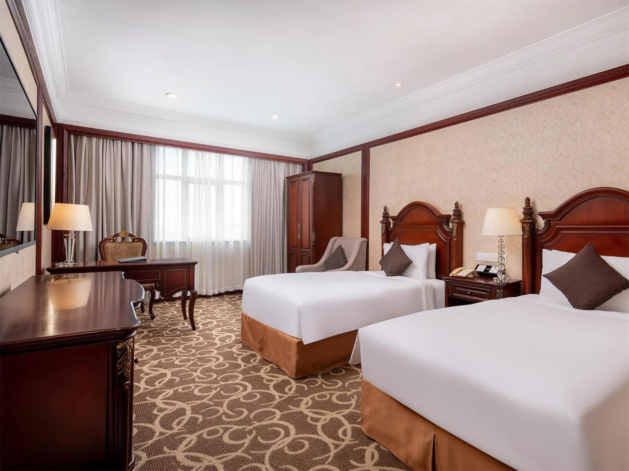 Photo of the whole room, Bed in Wyndham Shanghai Hongqiao