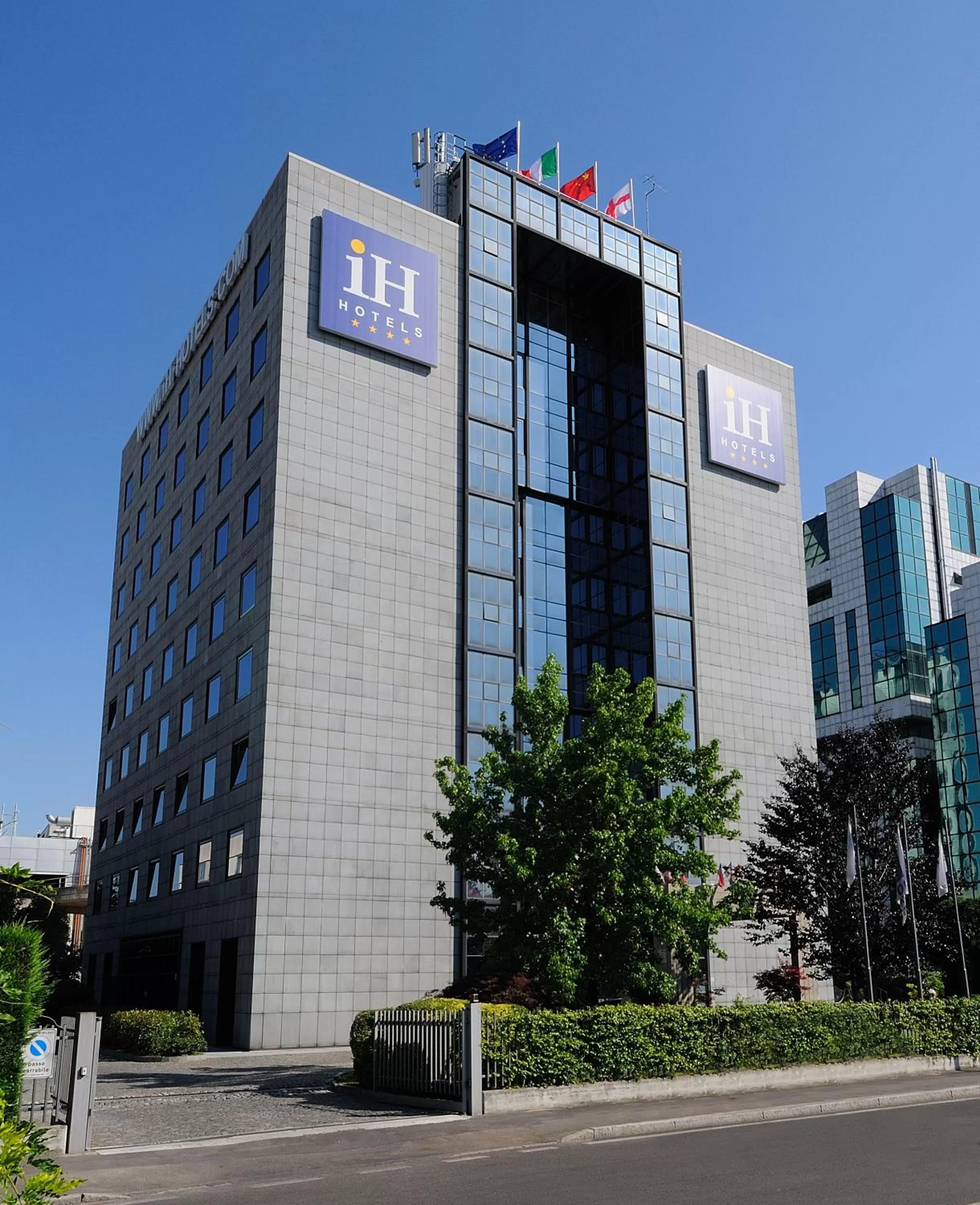 Facade/entrance in iH Hotels Milano Lorenteggio