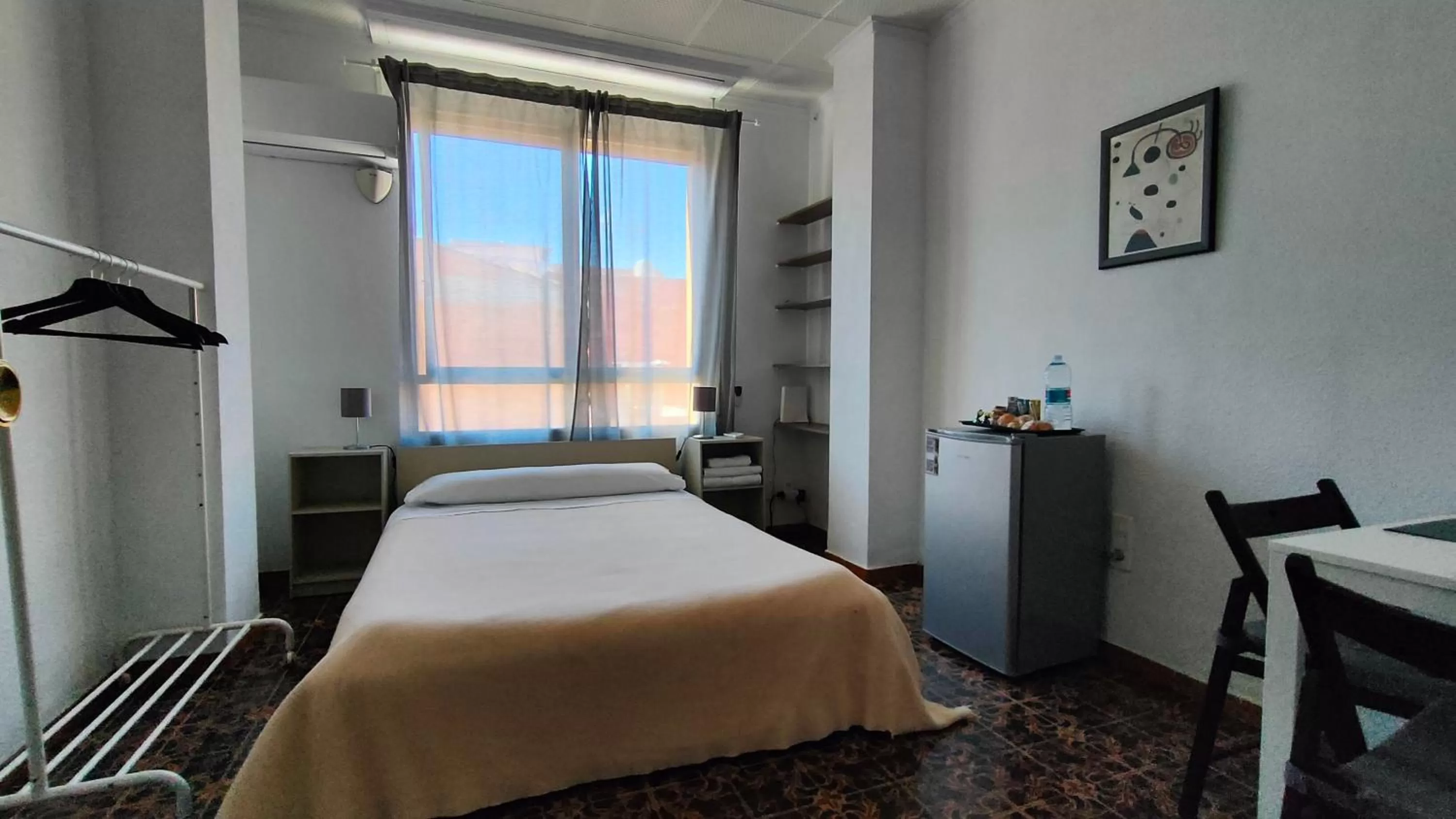 Photo of the whole room, Bed in Pensión Benavente AP-7 3min coche Playa 5 min Self check-in 24h