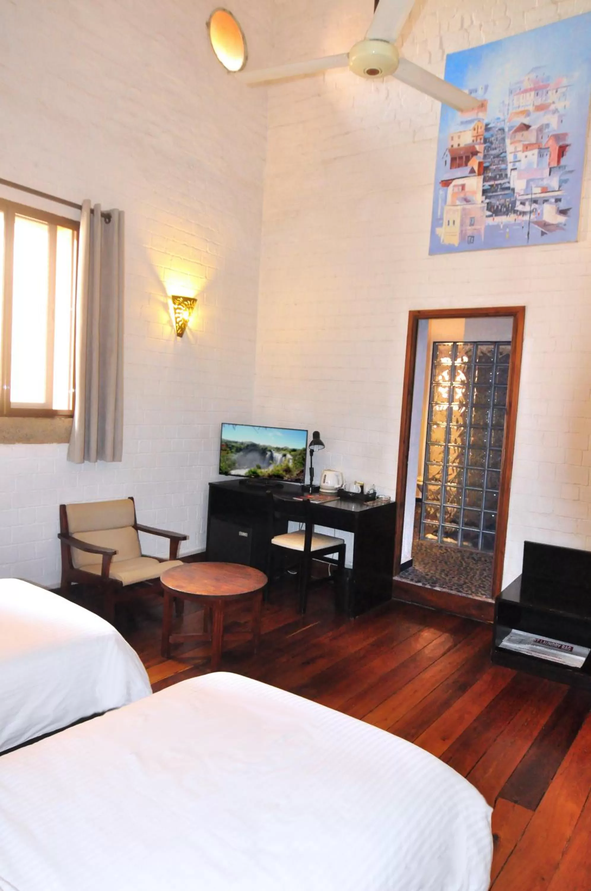 Photo of the whole room, TV/Entertainment Center in Rova Hotel