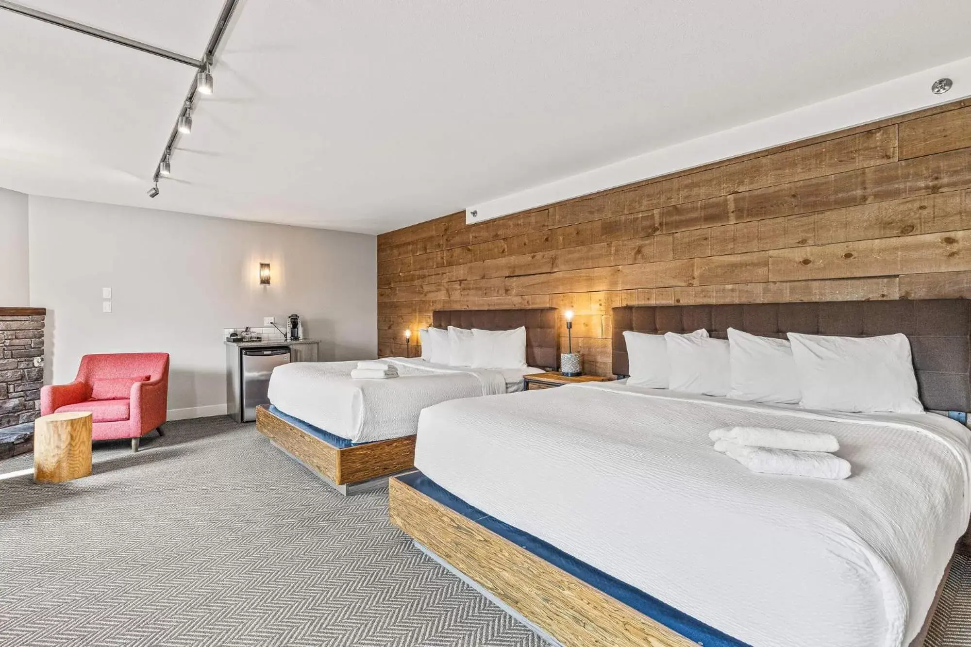 Deluxe Double King Room in Basecamp Lodge Canmore Deluxe Double King Room in Basecamp Lodge Canmore