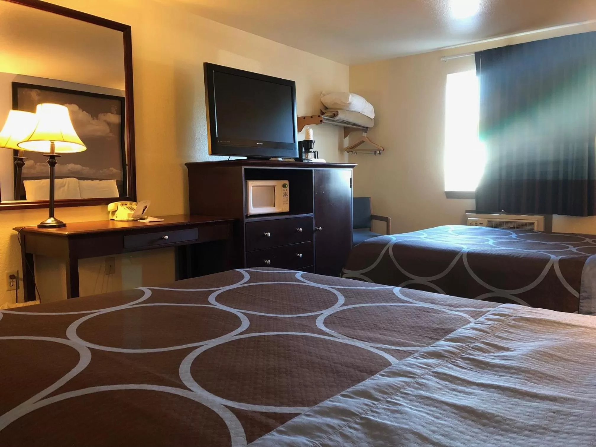 Bedroom, Bed in Super 8 by Wyndham Lewiston