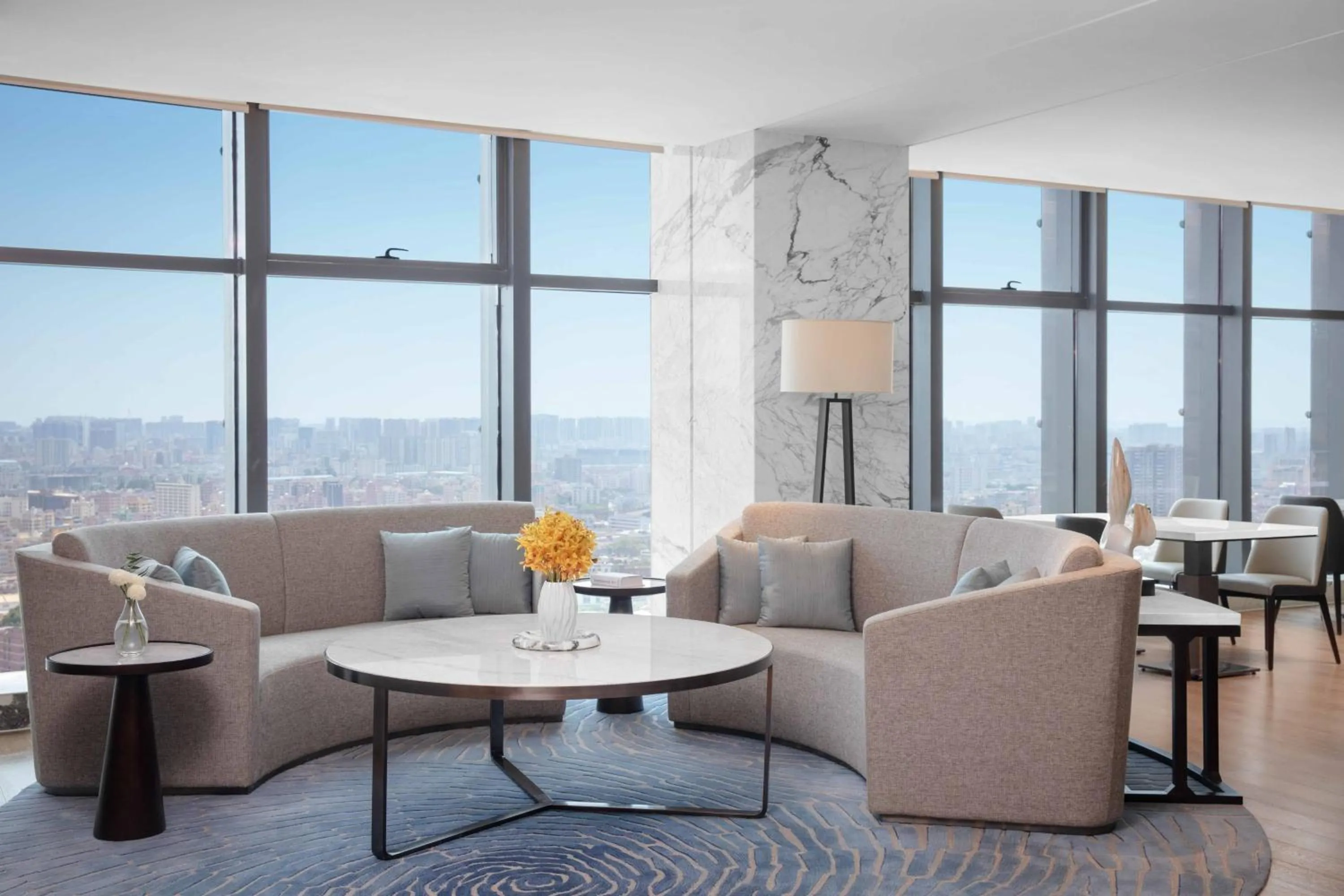 Lounge or bar in Courtyard by Marriott Shenzhen Bao'an