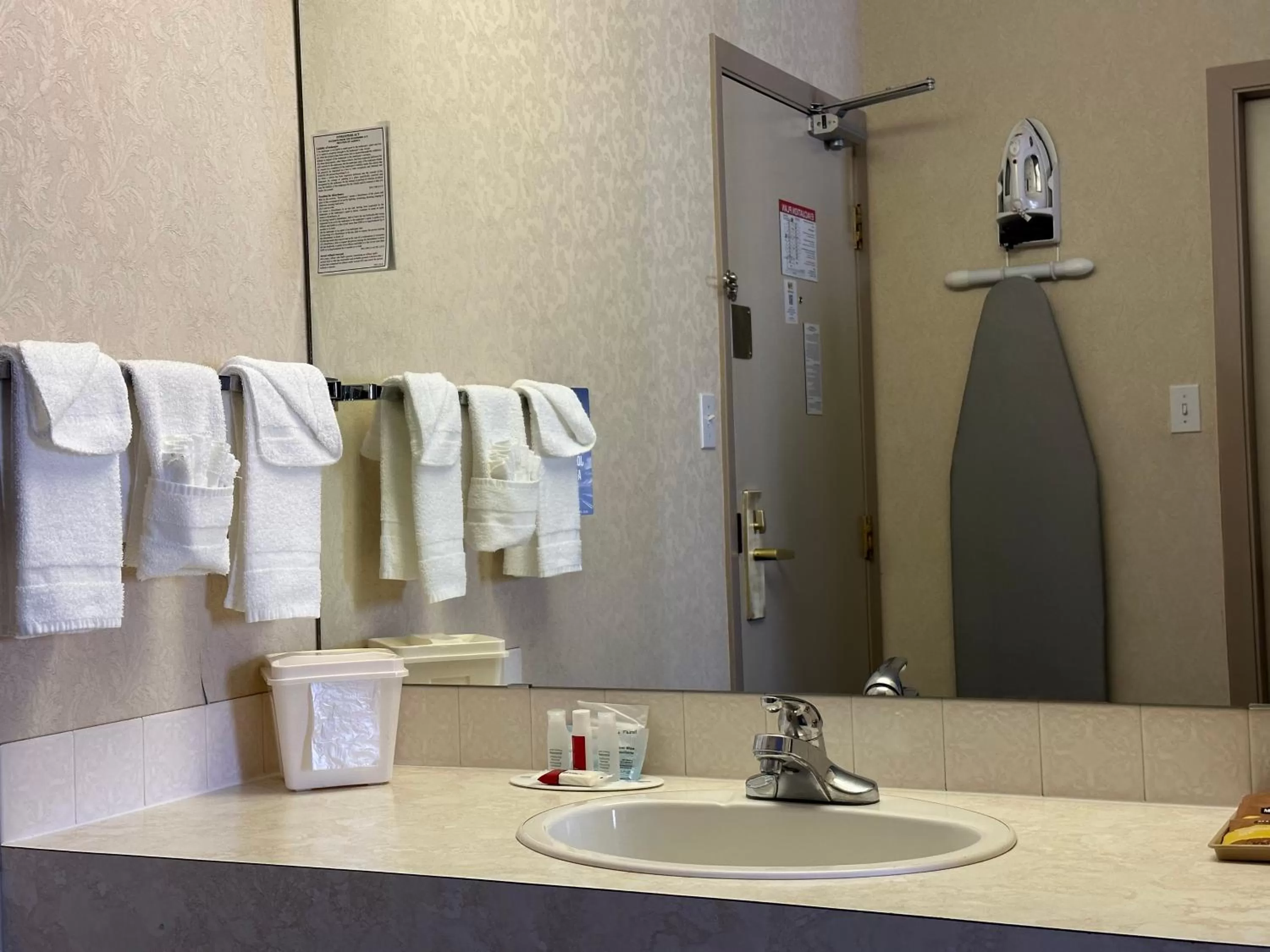 Super 8 by Wyndham Lethbridge