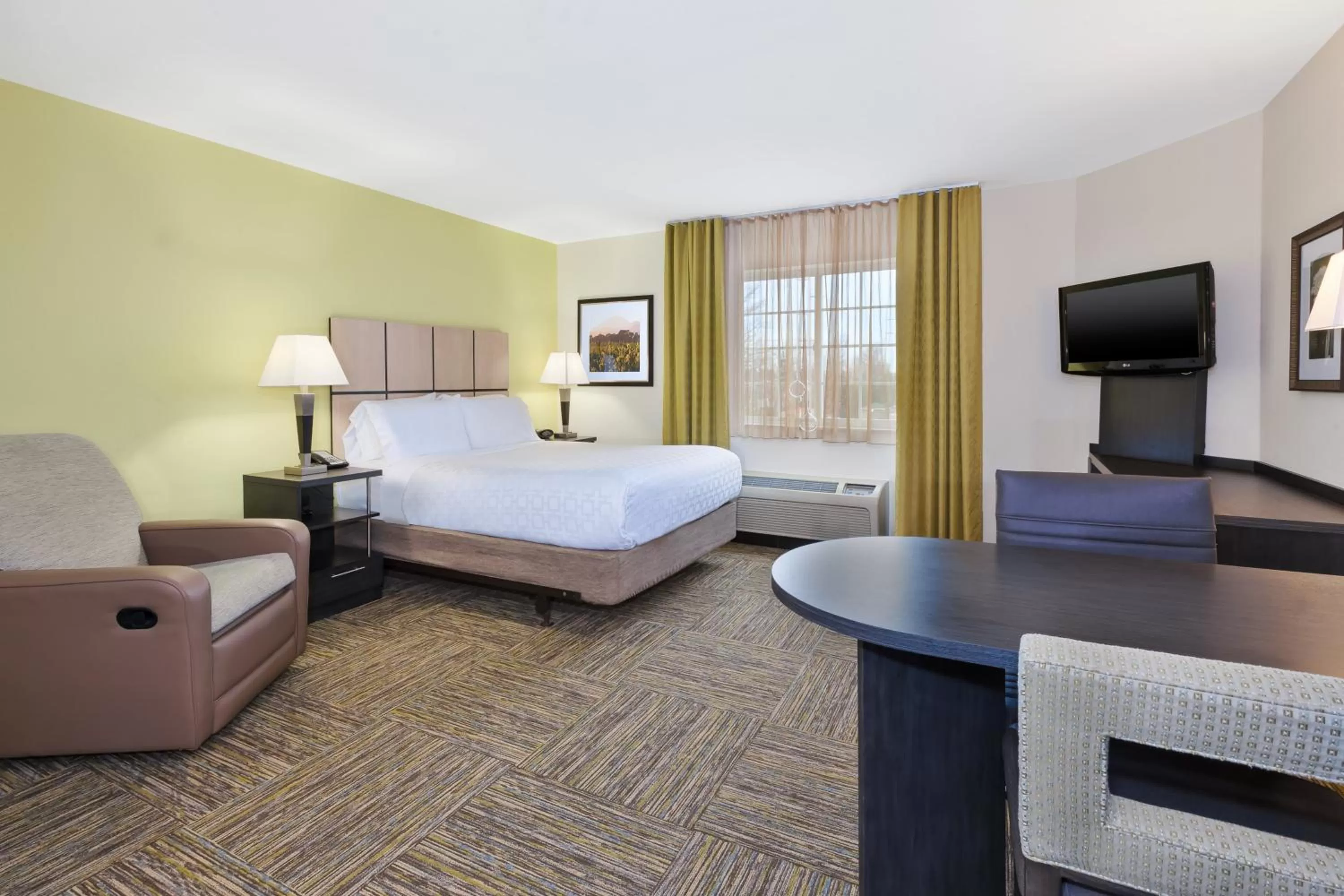 Photo of the whole room, Bed in Candlewood Suites Polaris by IHG