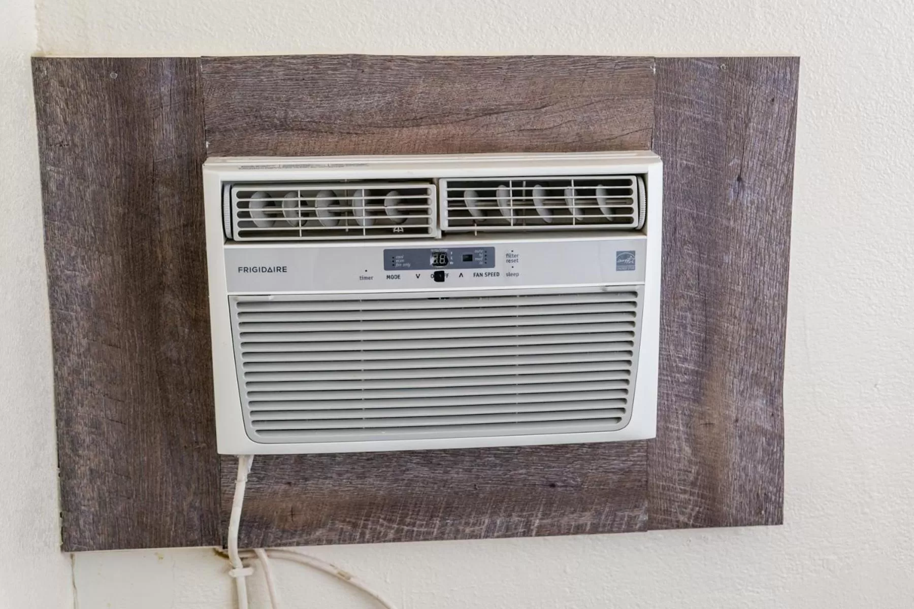 air conditioner in Anaheim Discovery Inn and Suites