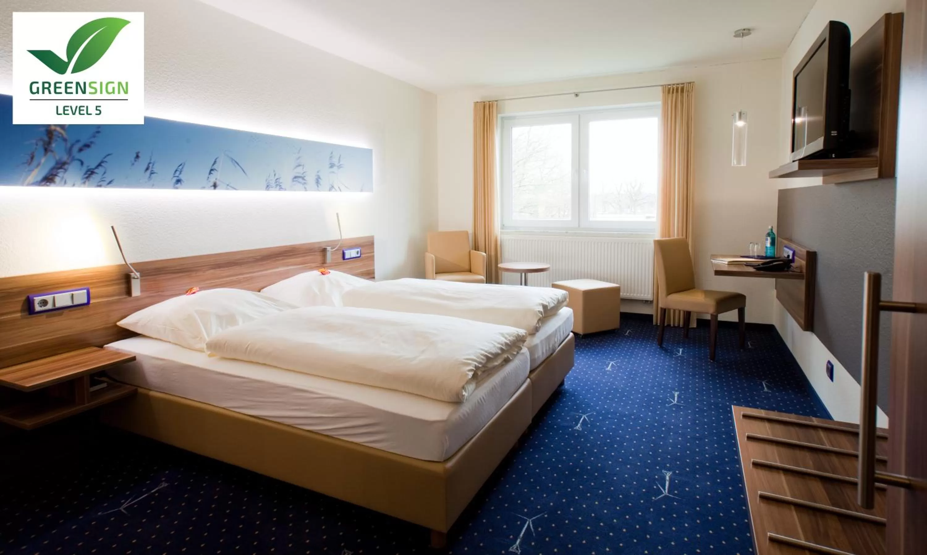 Photo of the whole room, Bed in Hotel Im Schützenhof, Jever