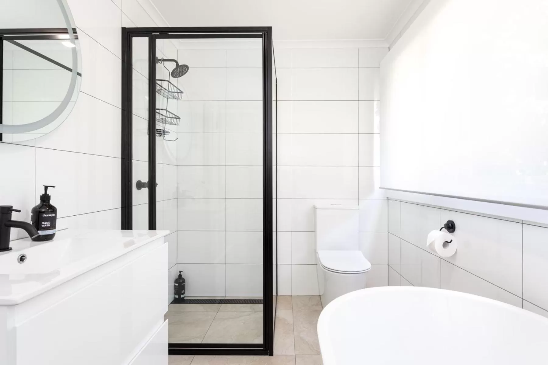 Shower in The Dragonfly Inn