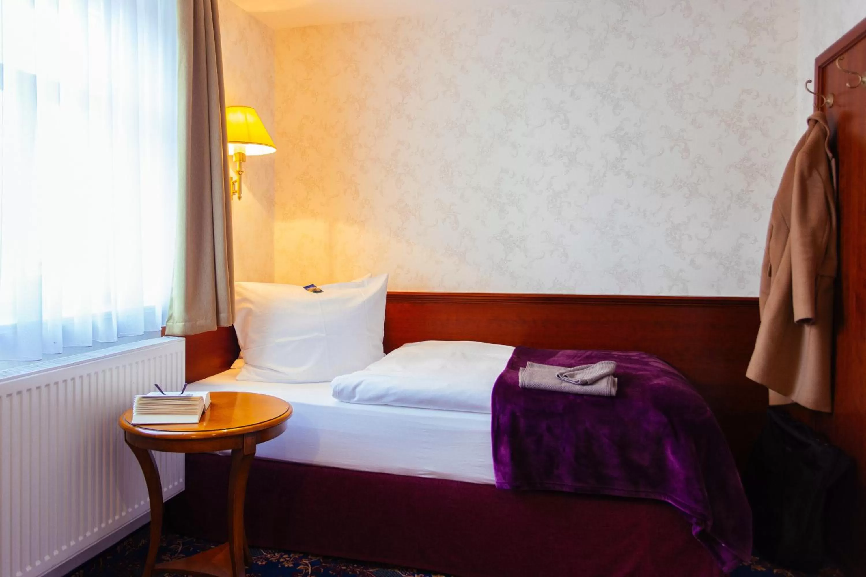 Photo of the whole room, Bed in Boutiquehotel Schloßpalais