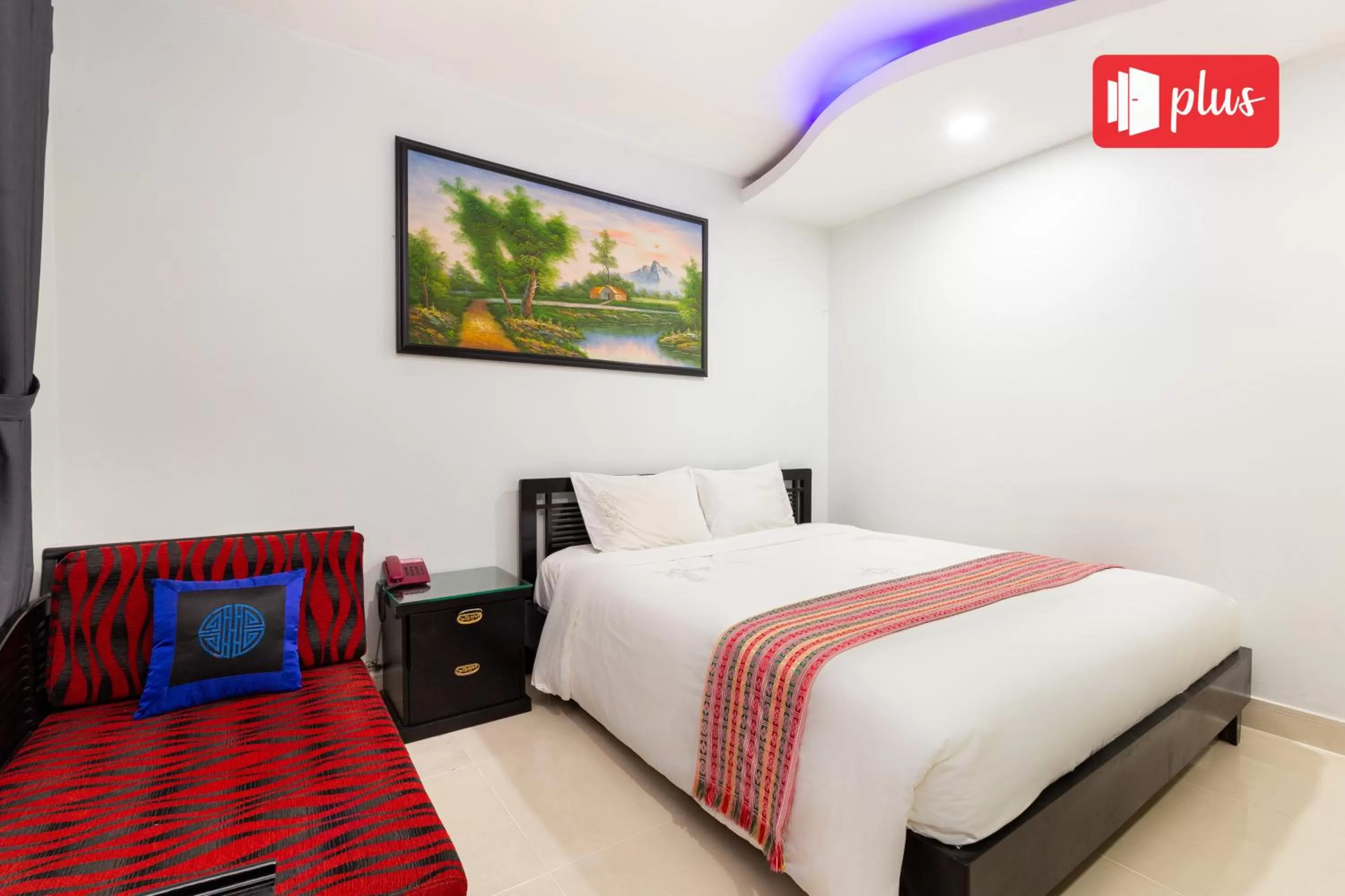 Bed in Saigon Pink Hotel