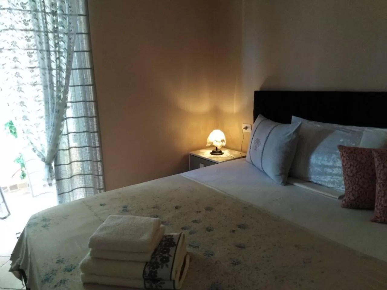 Inner courtyard view, Bed in Jelena's Luxury Apartments