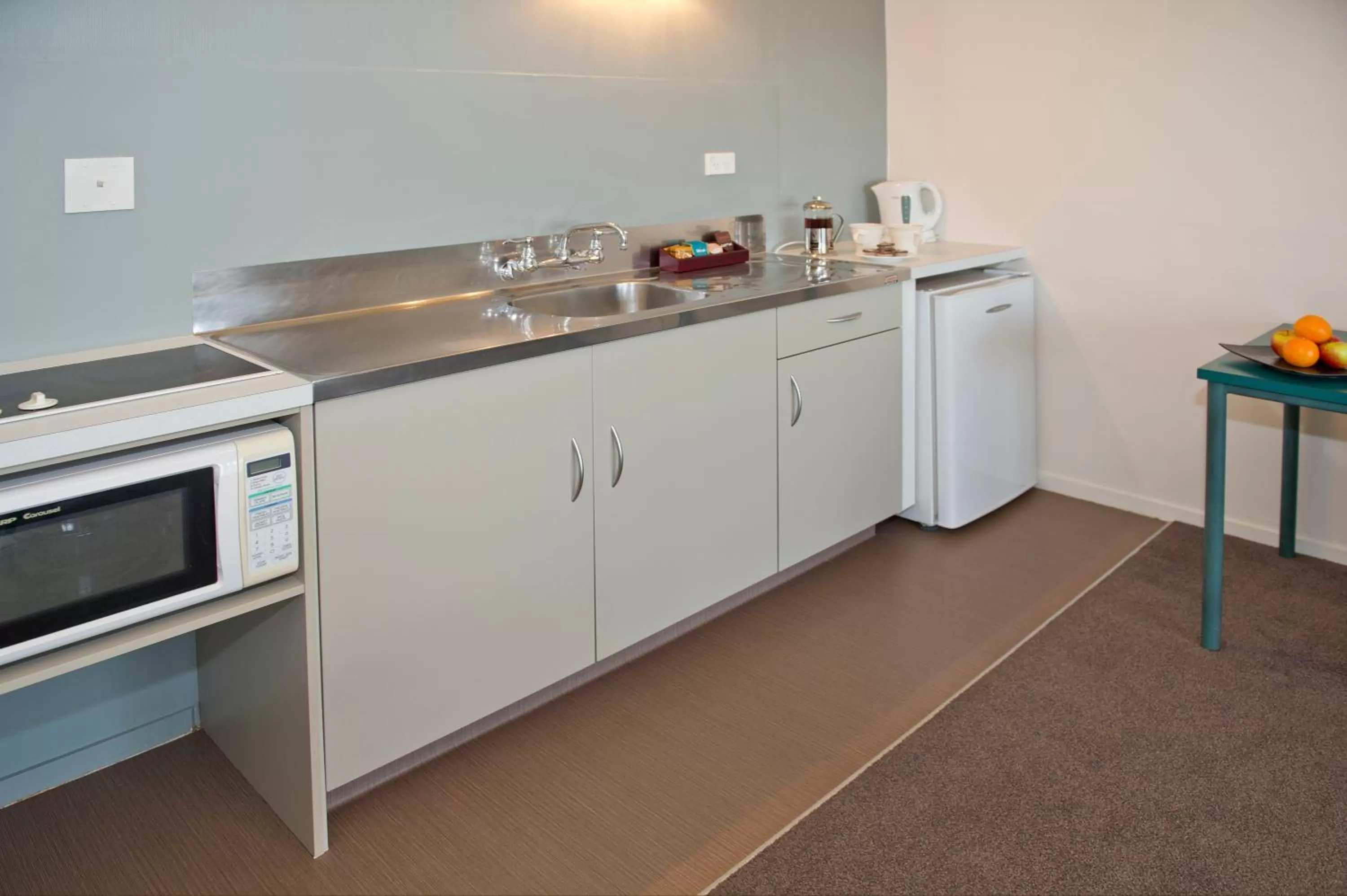 Kitchen or kitchenette in The Oceanside Motel