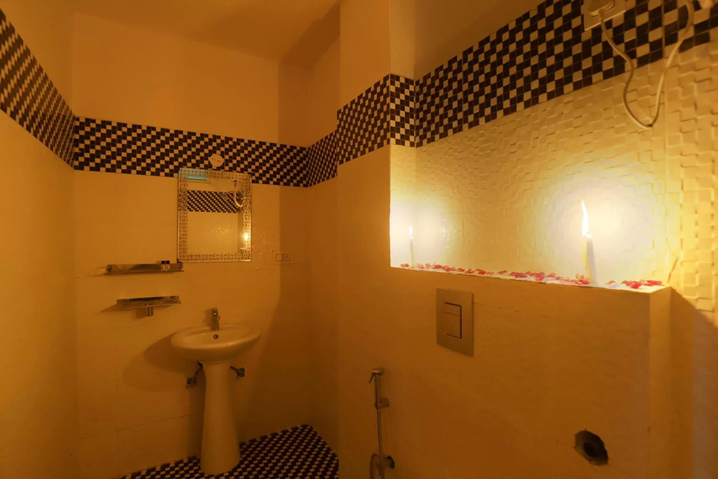 Bathroom in Perfectstayz Value Umra Grace - Near Haridwar Railway Station