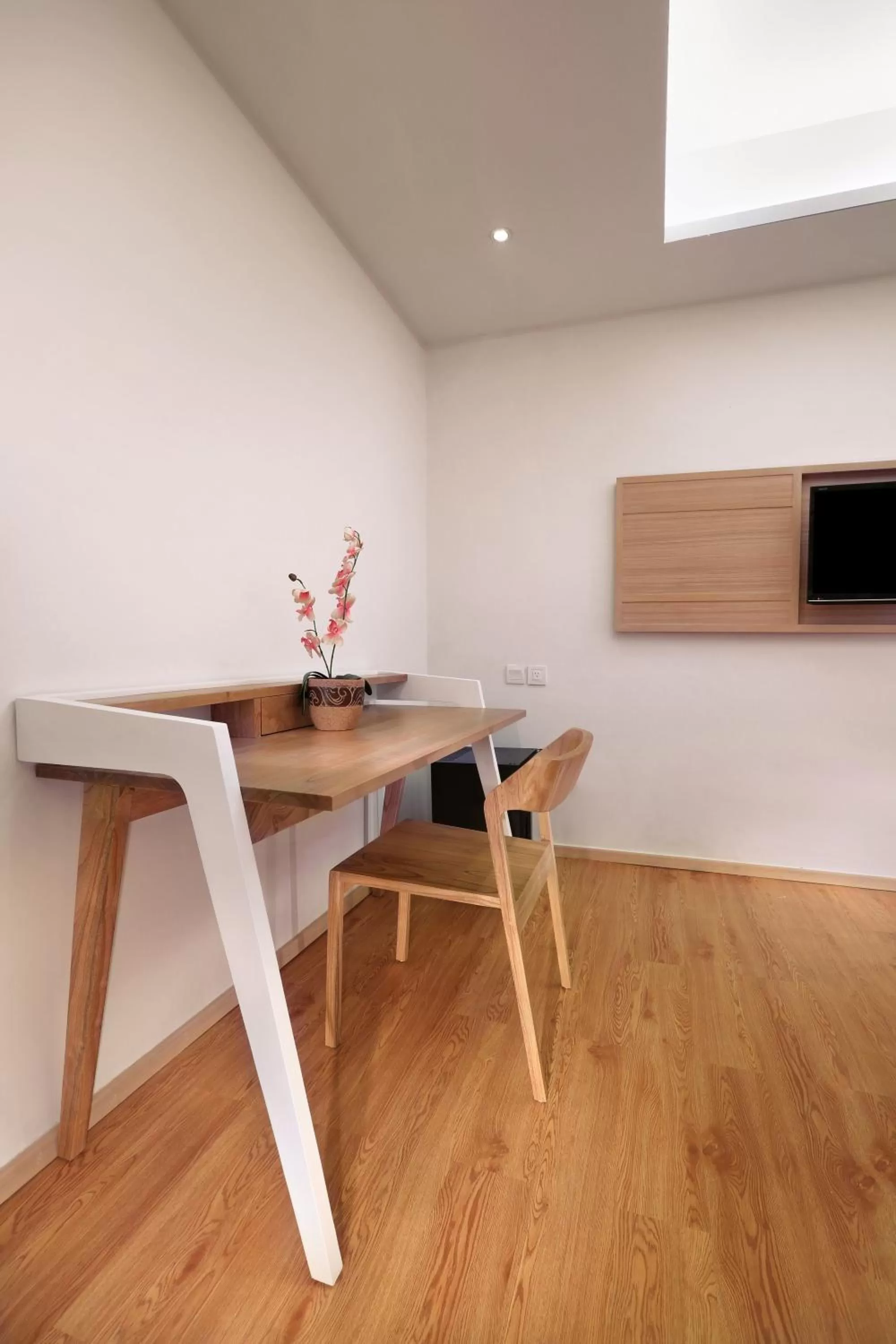 Seating area in Fave Plus Hotel Palembang