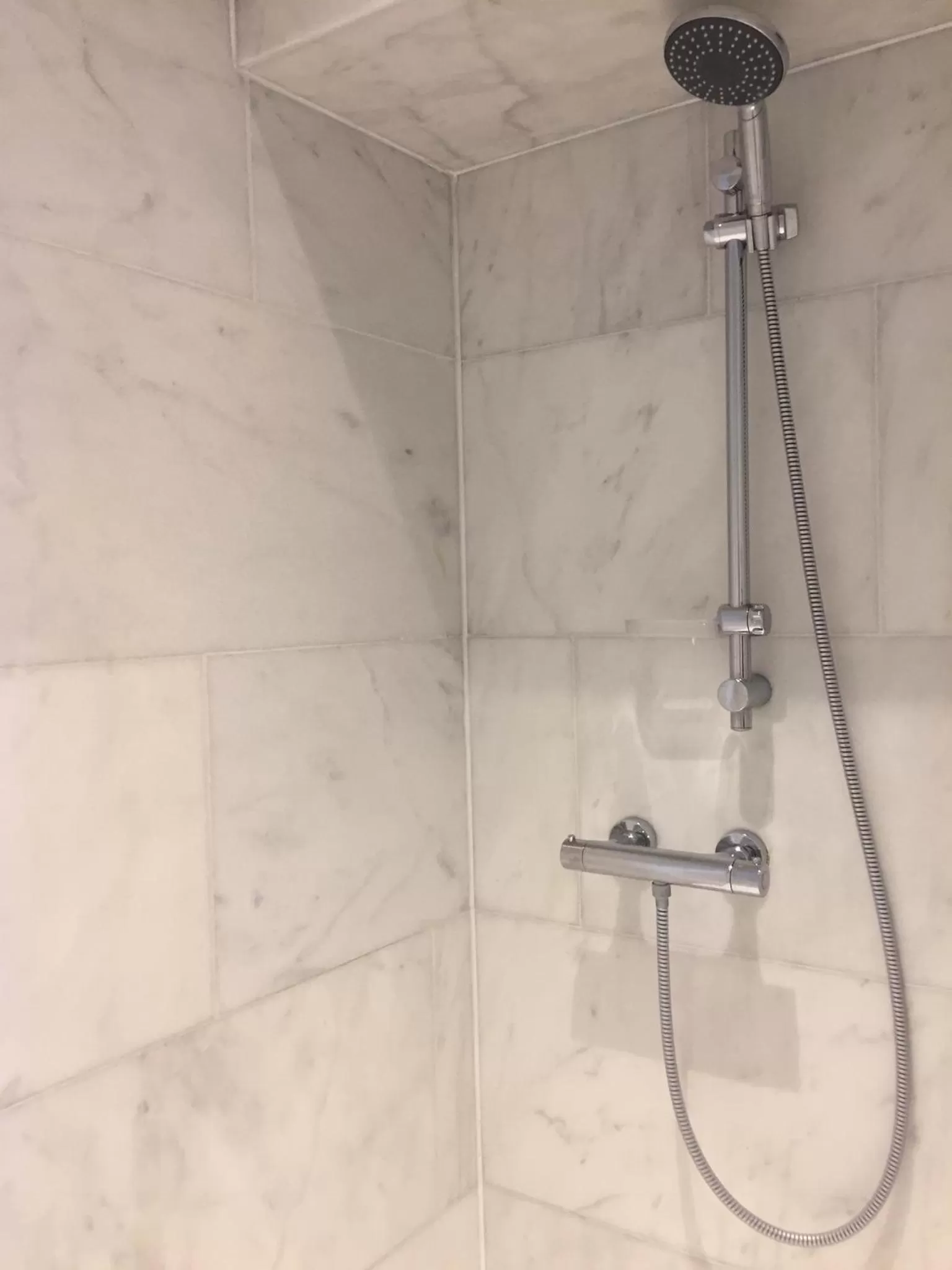 Shower in Hotel Royal Astrid