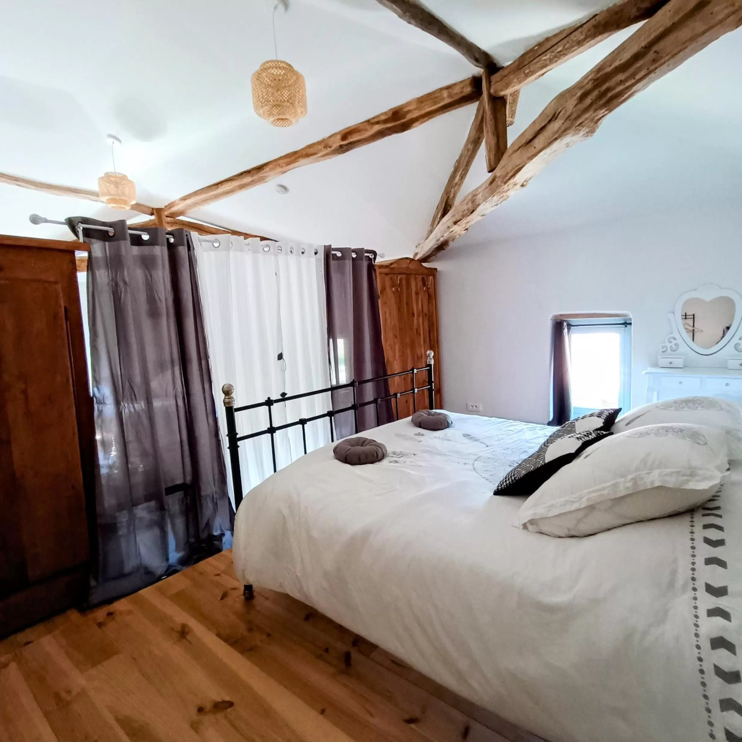 Photo of the whole room, Bed in Baladous