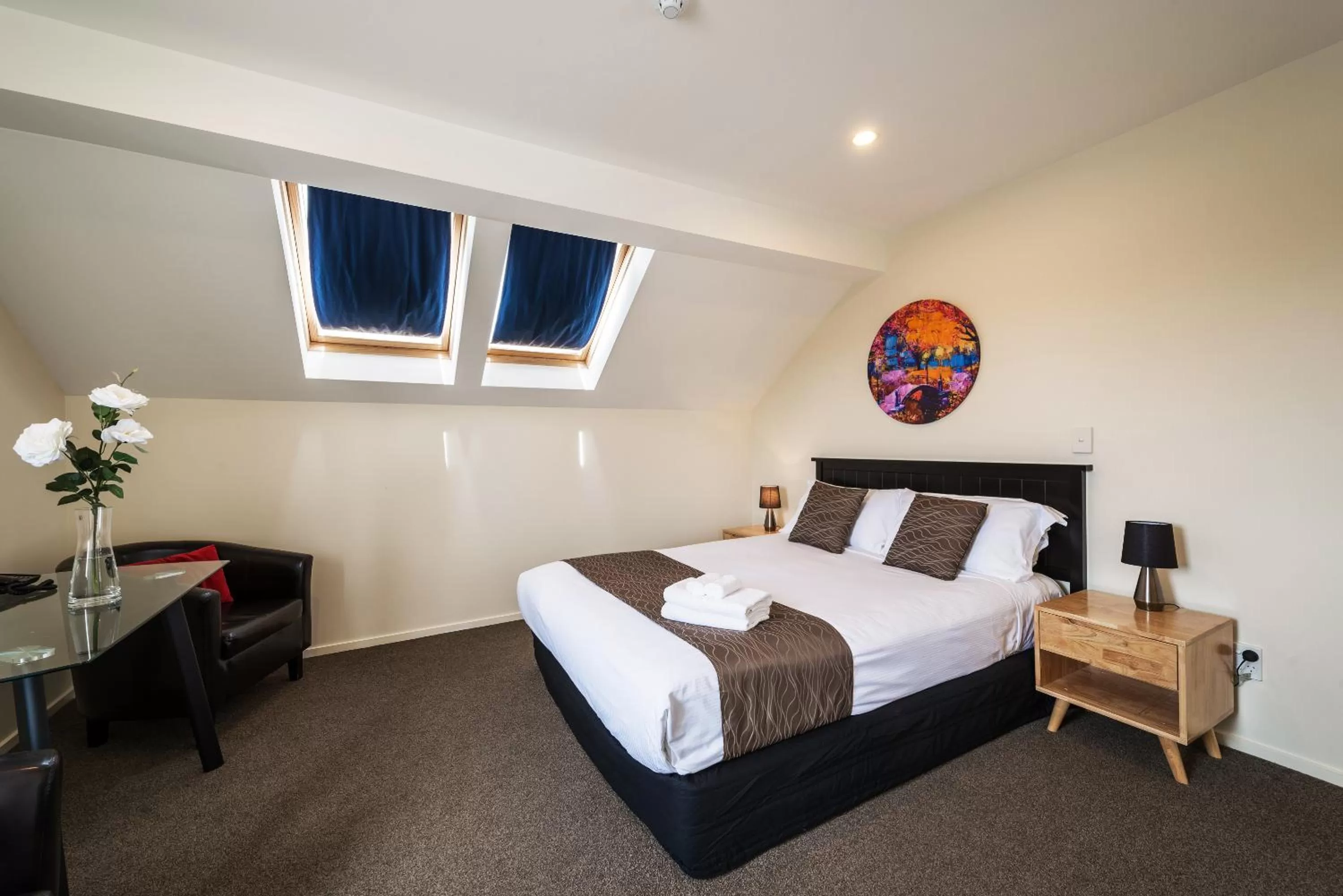 Photo of the whole room, Bed in 123 Motel