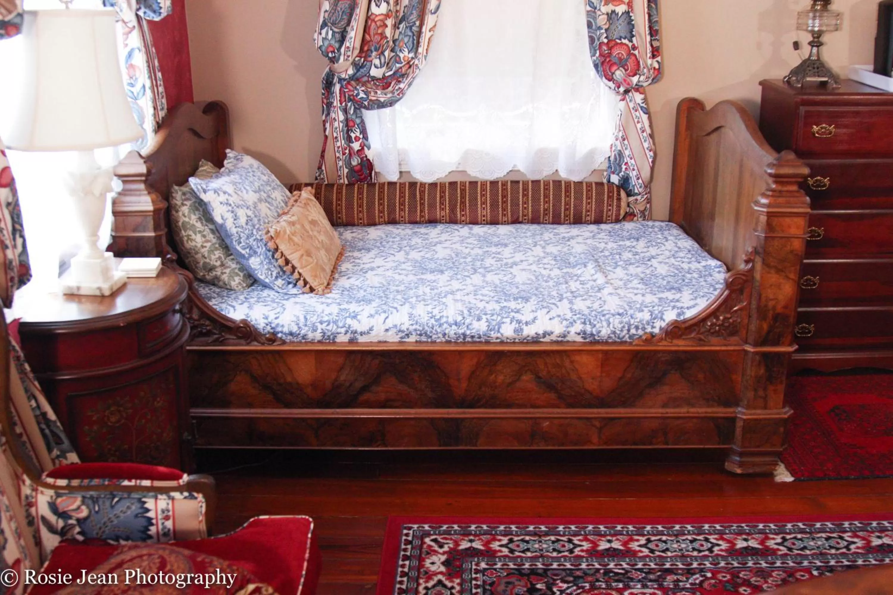 Bed in Flowertown Bed and Breakfast