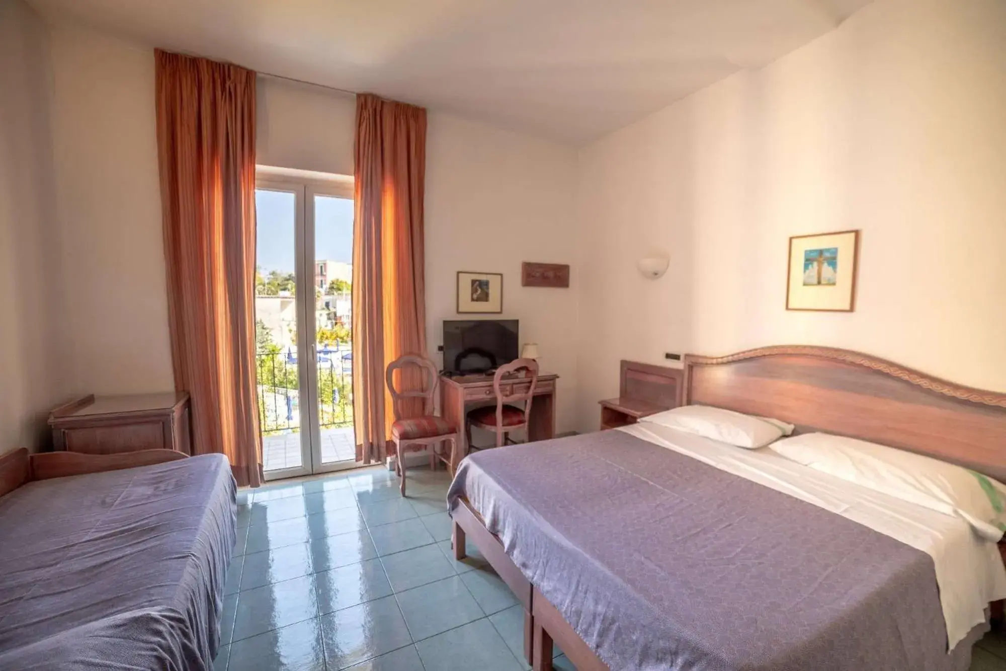 Triple Room with Pool View in Hotel Royal Terme Triple Room with Pool View in Hotel Royal Terme