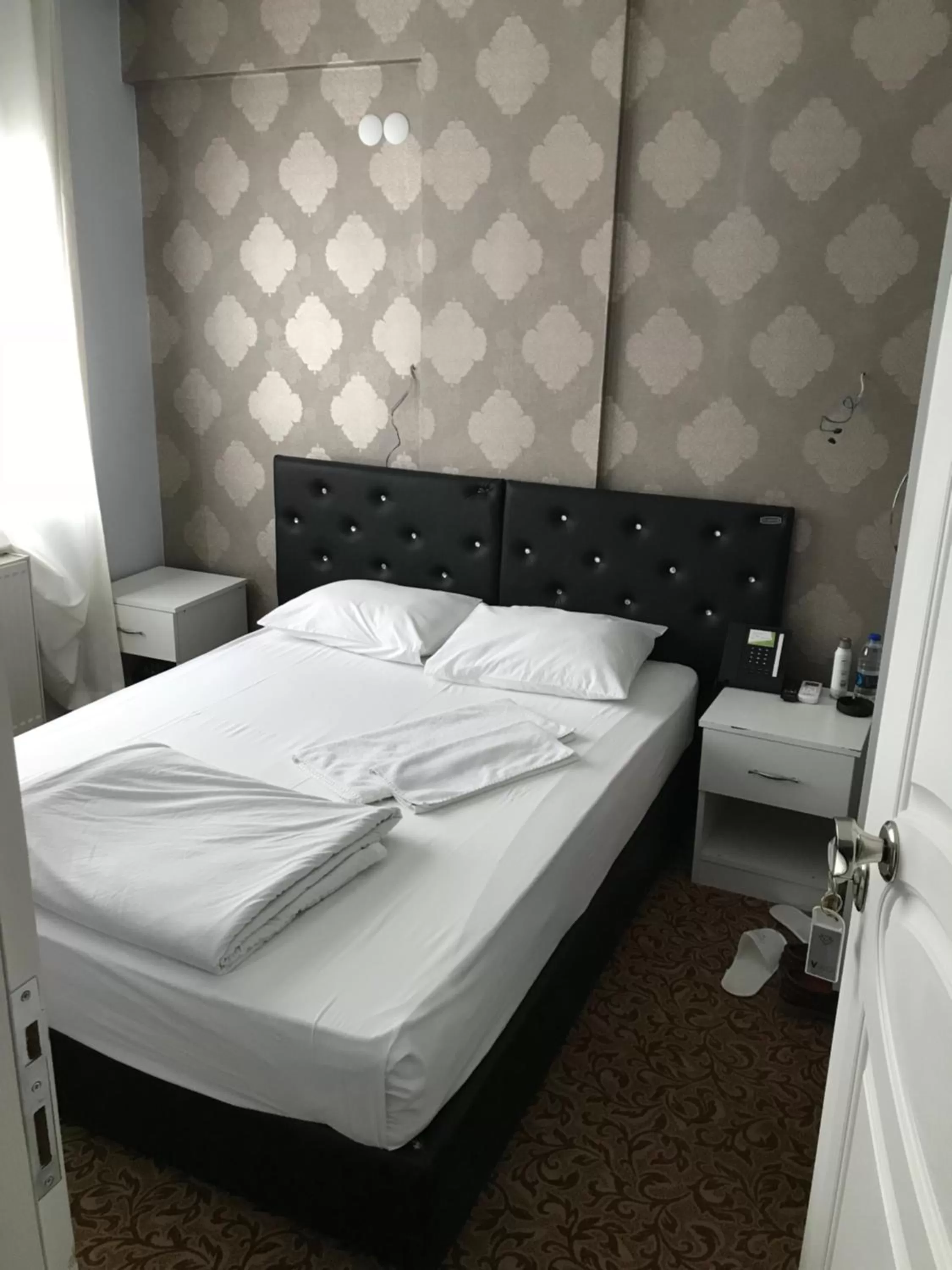 Photo of the whole room, Bed in Sakran Hotel