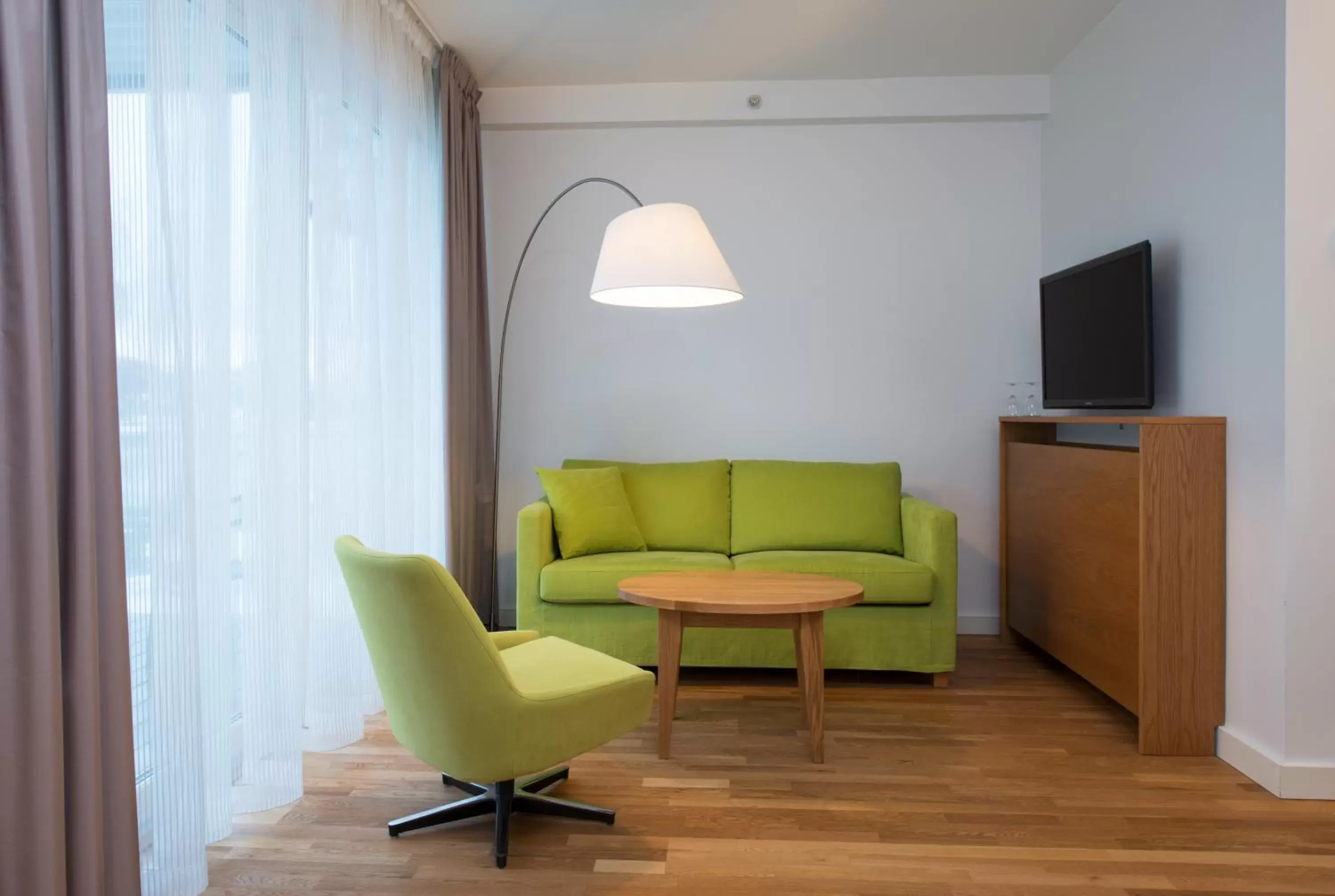 Business Double Room with Sea View in Thon Hotel Sandven Business Double Room with Sea View in Thon Hotel Sandven