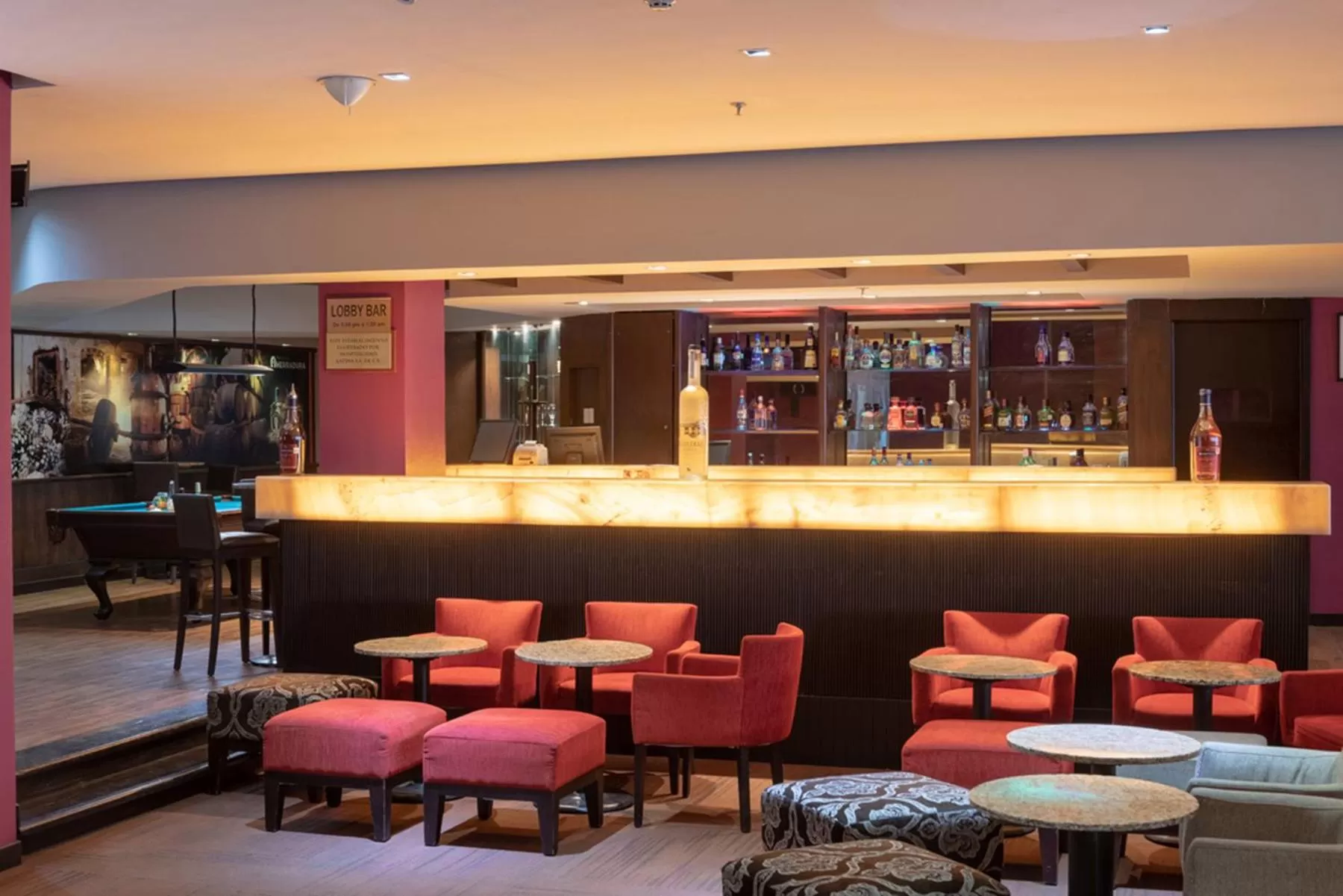 Lounge or bar in Holiday Inn Guadalajara Expo Plaza del Sol by IHG