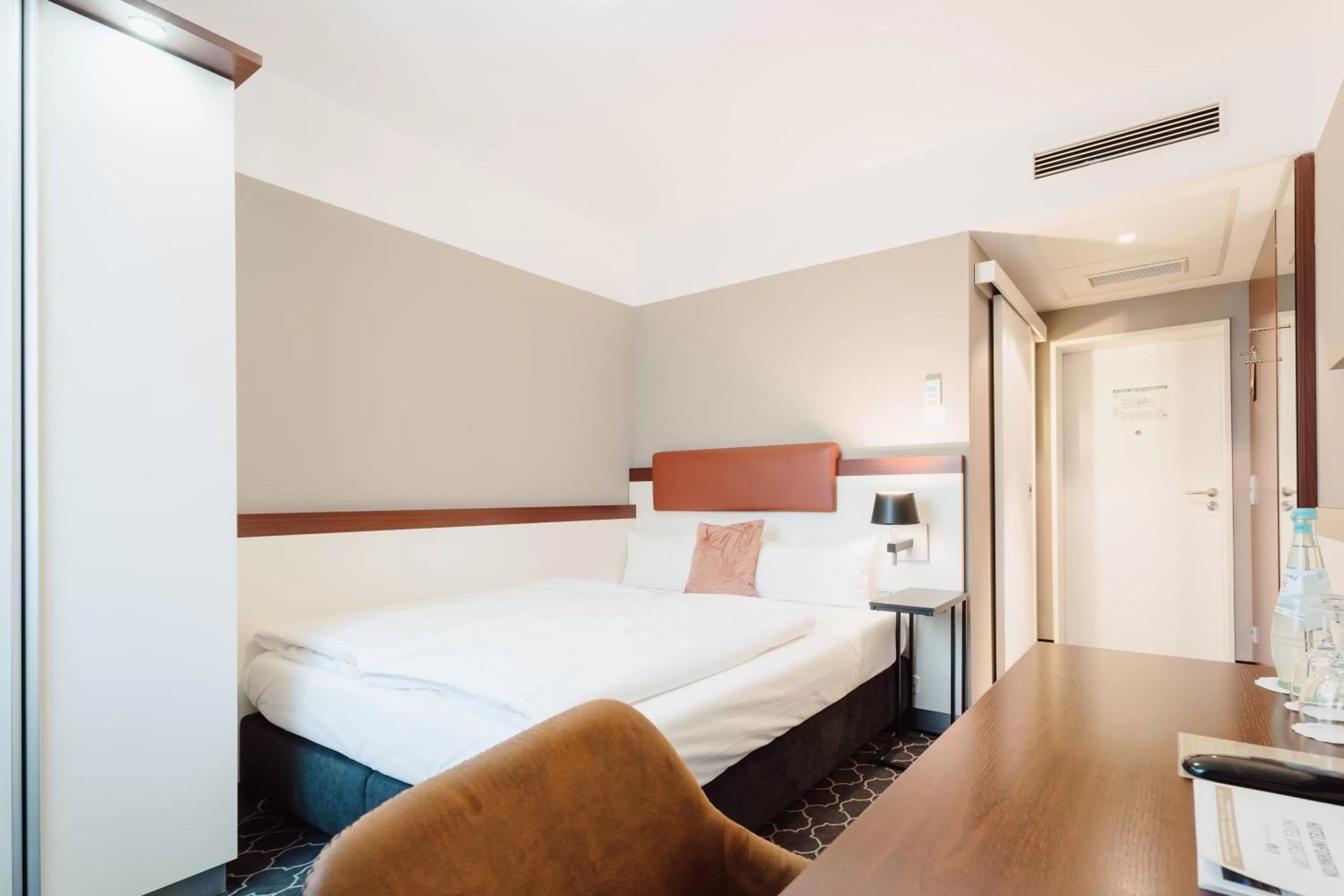 Photo of the whole room, Bed in Hotel Kaiserhof