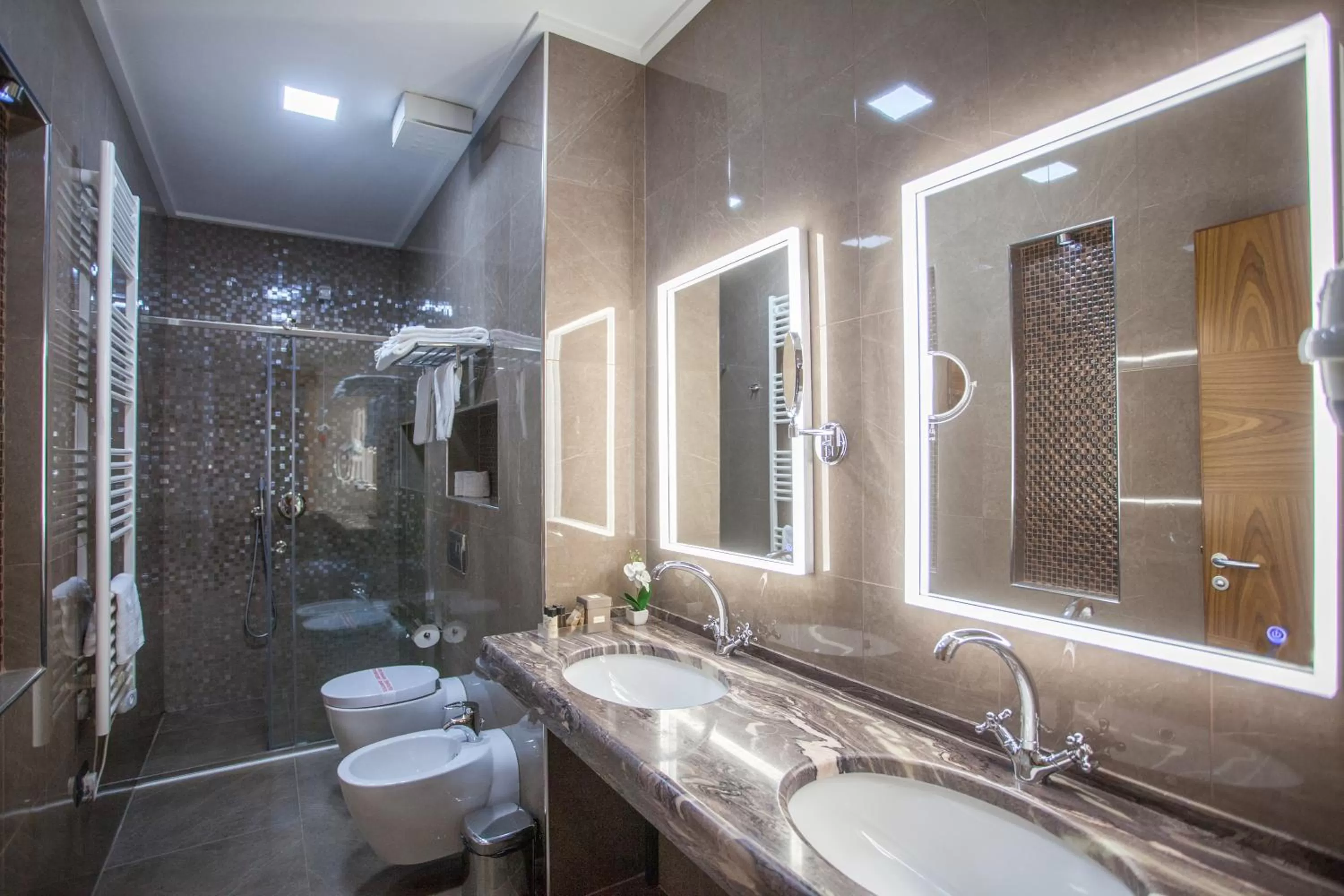 Shower in Hotel Colosseo Tirana