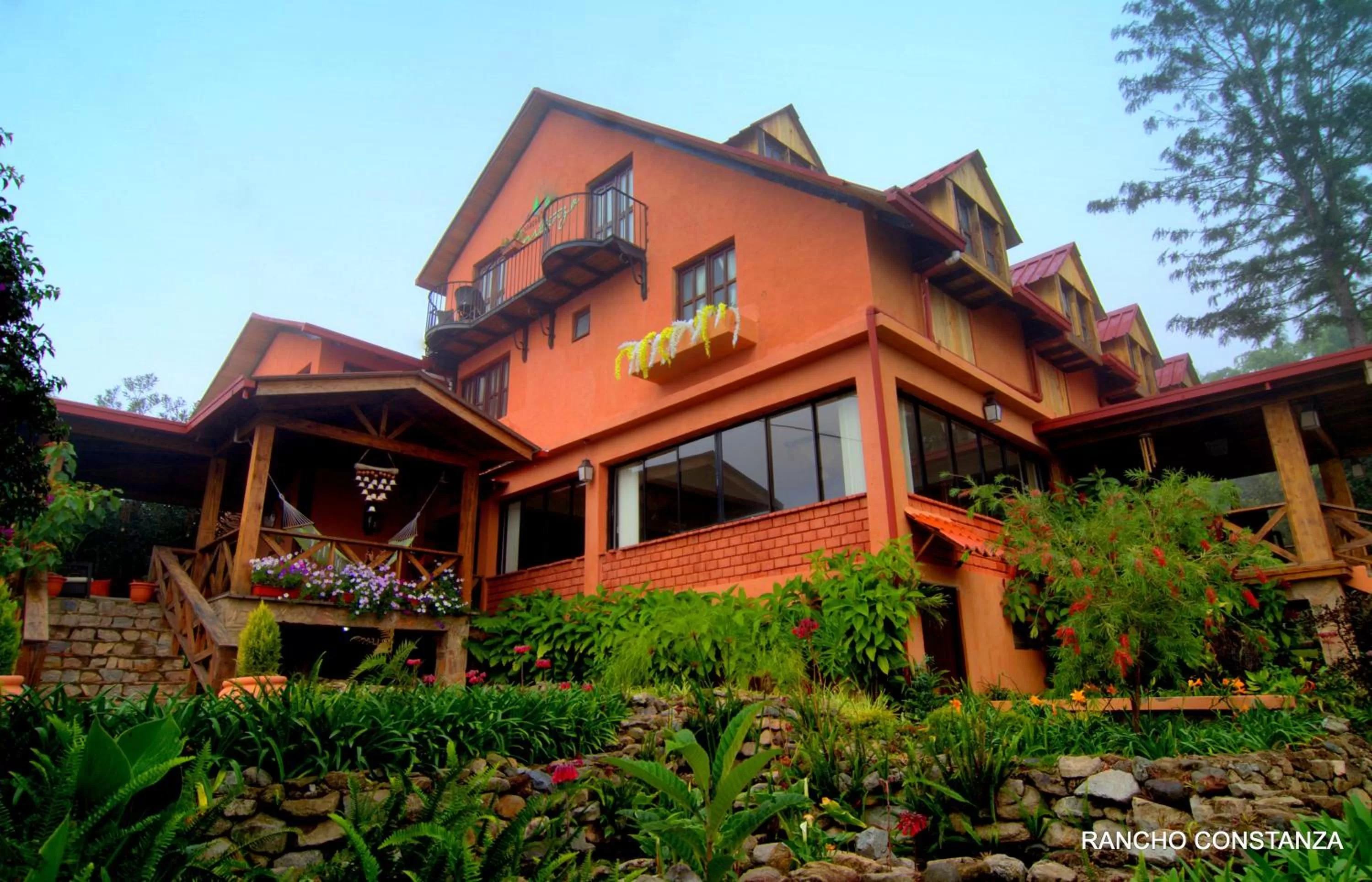 Property building in Hotel Rancho Constanza & Cabañas de la Montaña
