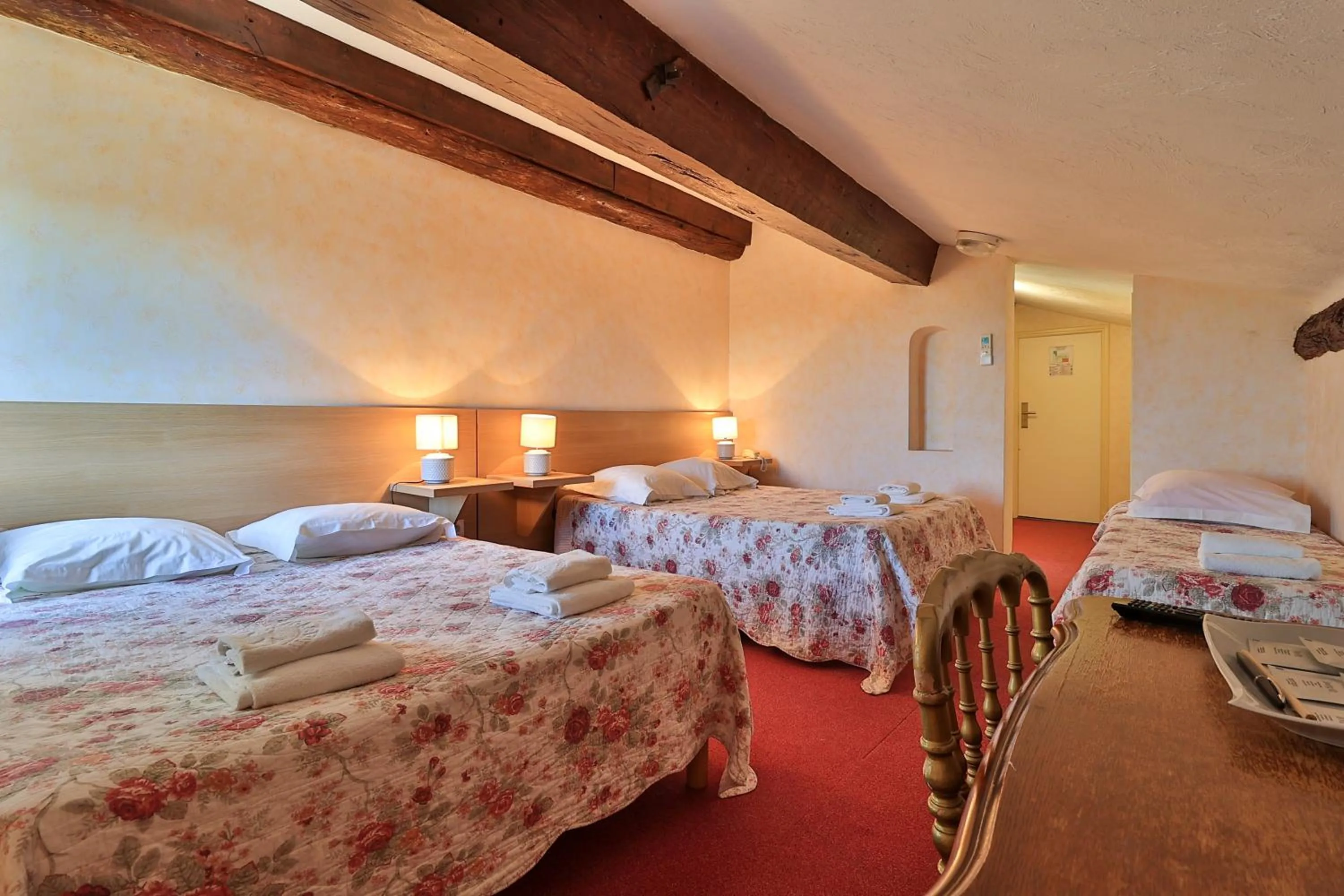 Bed in Logis Le Relais Imperial