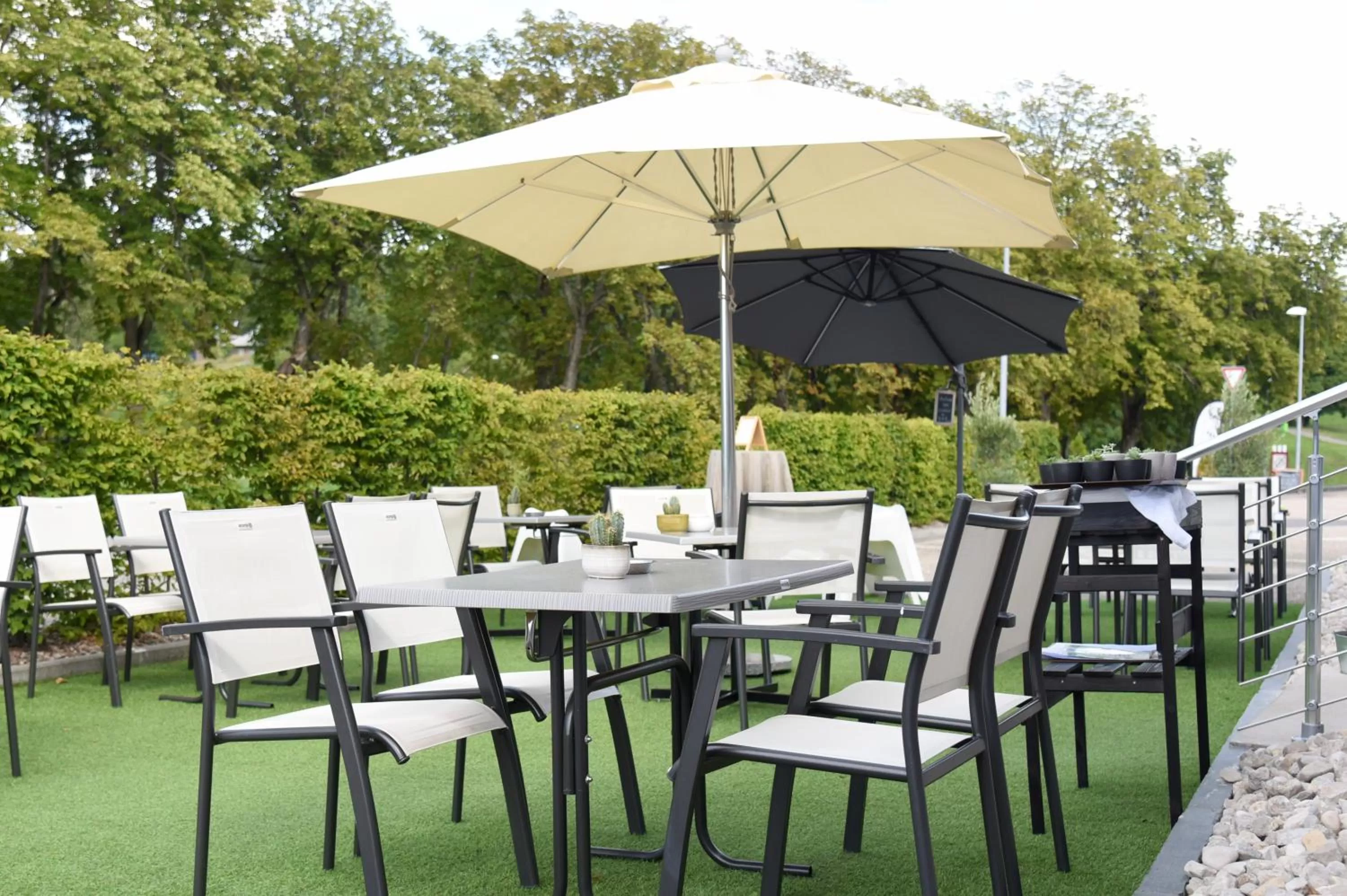 Balcony/Terrace in Hôtel des Mosaiques