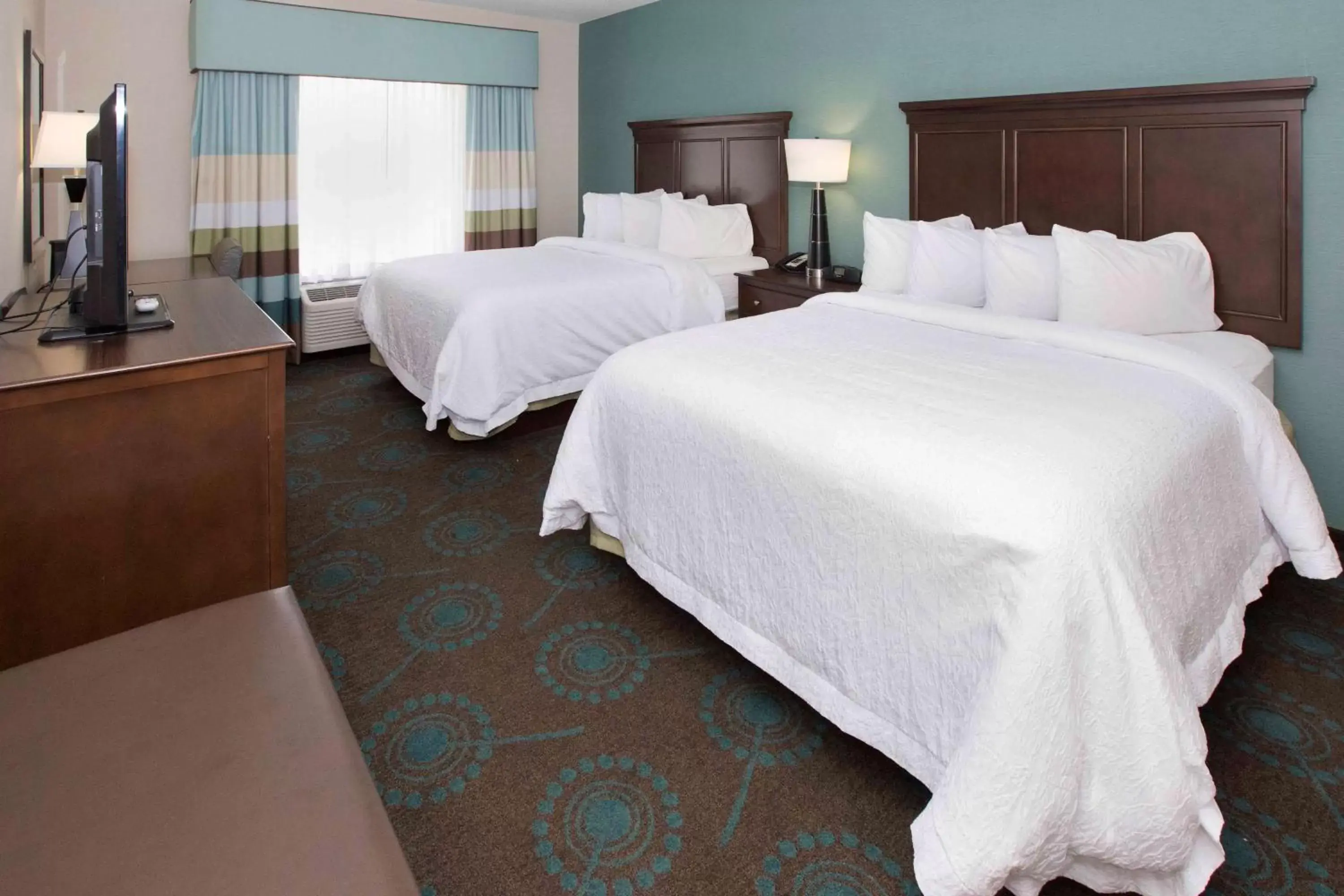 Queen Room with Two Queen Beds - Hearing Disability Access in Hampton Inn Bridgeville Queen Room with Two Queen Beds - Hearing Disability Access in Hampton Inn Bridgeville